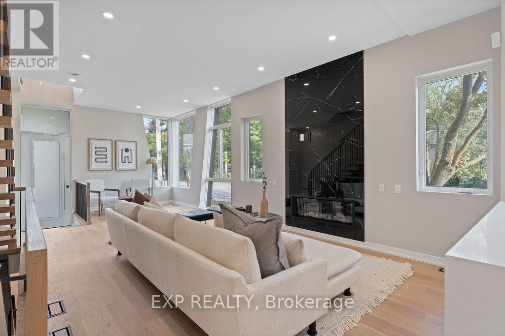 












630 TWEEDSMUIR AVENUE

,
Ottawa,




Ontario
K1Z5P5

