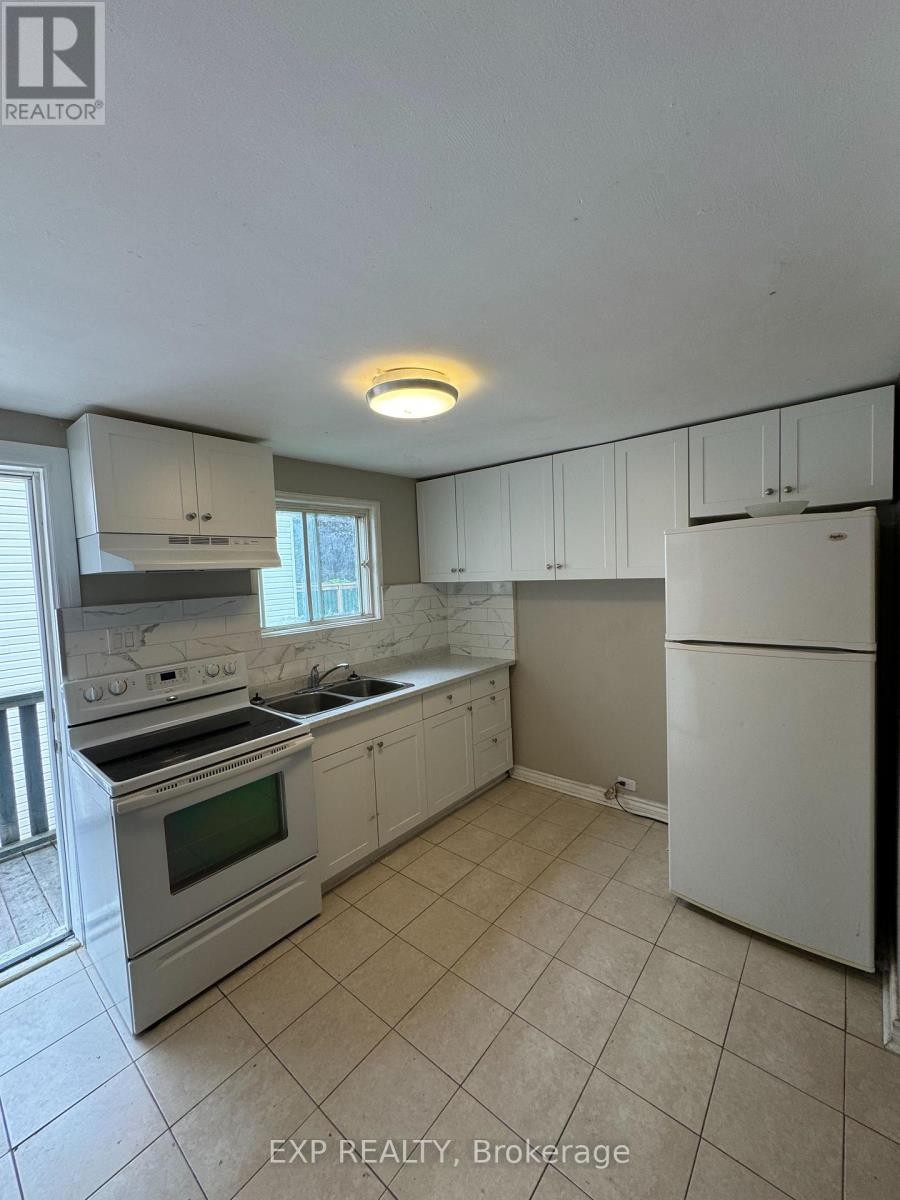 












3 - 72 BARRETTE STREET

,
Ottawa,




Ontario
K1L8A3

