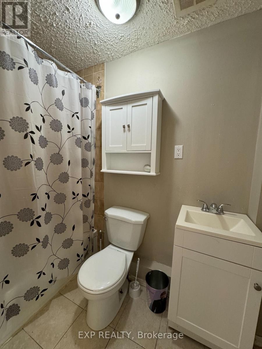 












3 - 72 BARRETTE STREET

,
Ottawa,




Ontario
K1L8A3

