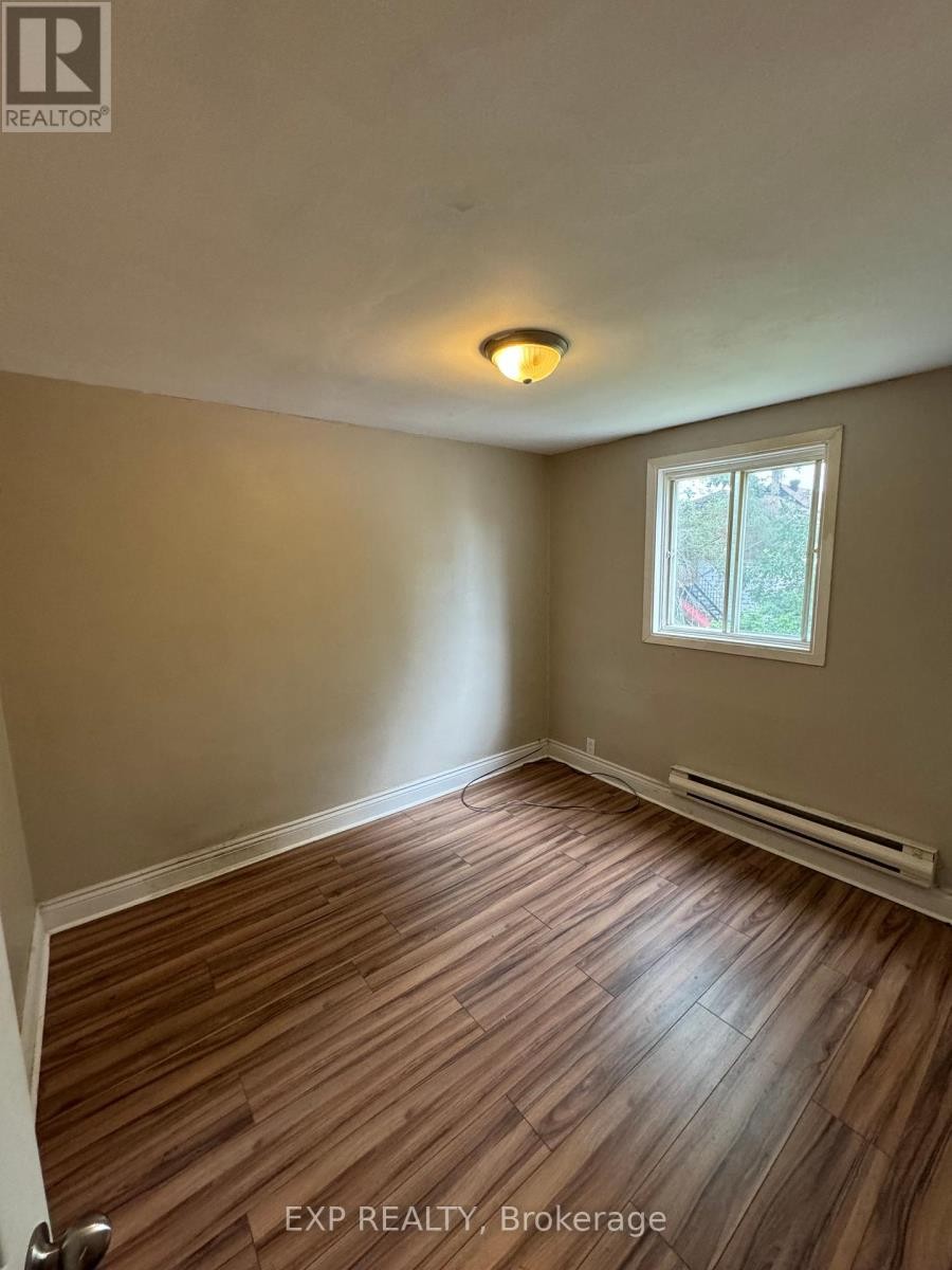 












3 - 72 BARRETTE STREET

,
Ottawa,




Ontario
K1L8A3

