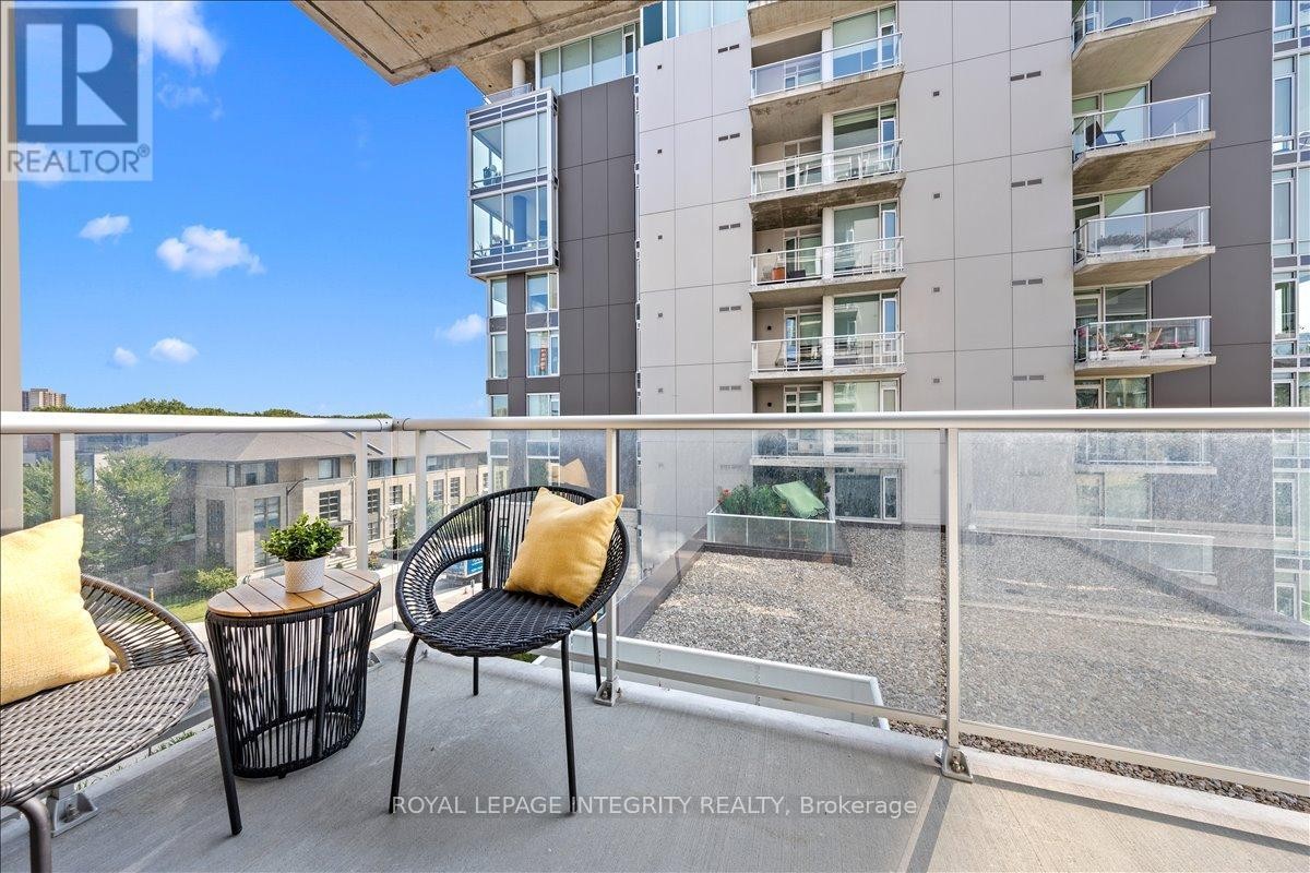 












403 - 570 DE MAZENOD AVENUE

,
Ottawa,




Ontario
K1S5X2

