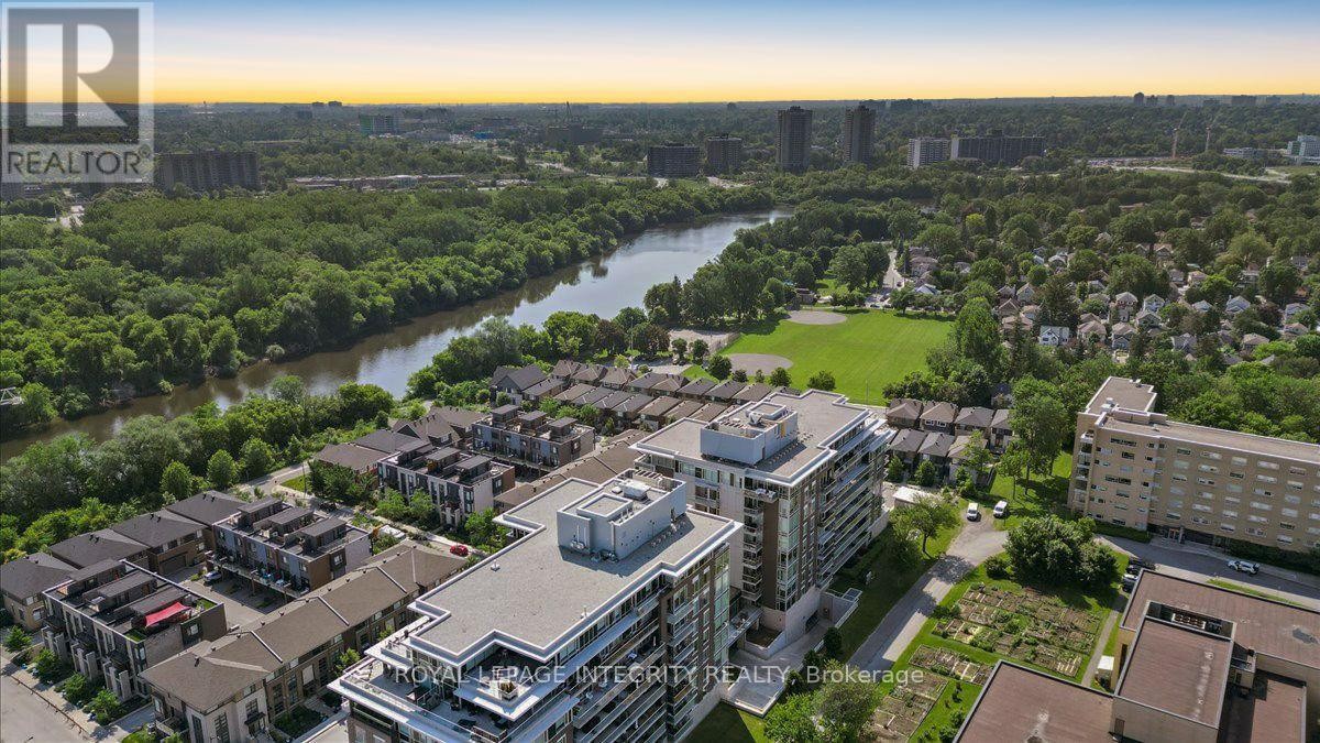 












403 - 570 DE MAZENOD AVENUE

,
Ottawa,




Ontario
K1S5X2

