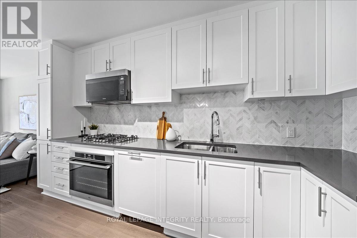 












403 - 570 DE MAZENOD AVENUE

,
Ottawa,




Ontario
K1S5X2

