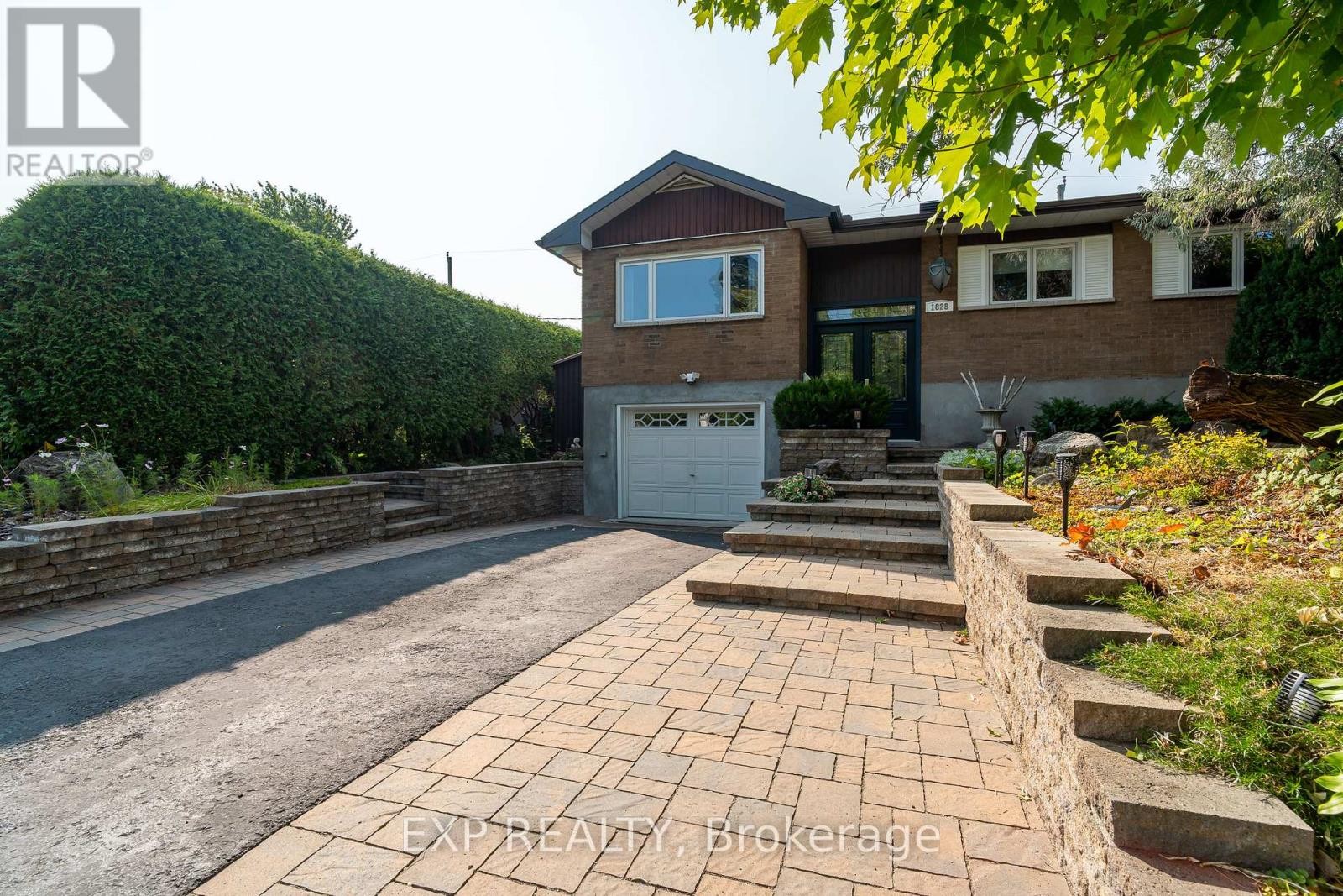 












1828 LORRAINE AVENUE

,
Ottawa,




Ontario
K1H6Z8

