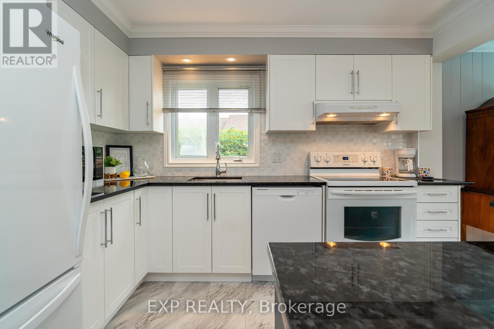 












1828 LORRAINE AVENUE

,
Ottawa,




Ontario
K1H6Z8

