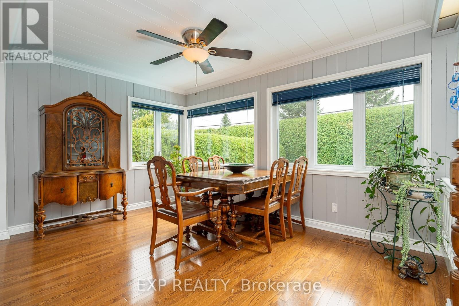 












1828 LORRAINE AVENUE

,
Ottawa,




Ontario
K1H6Z8

