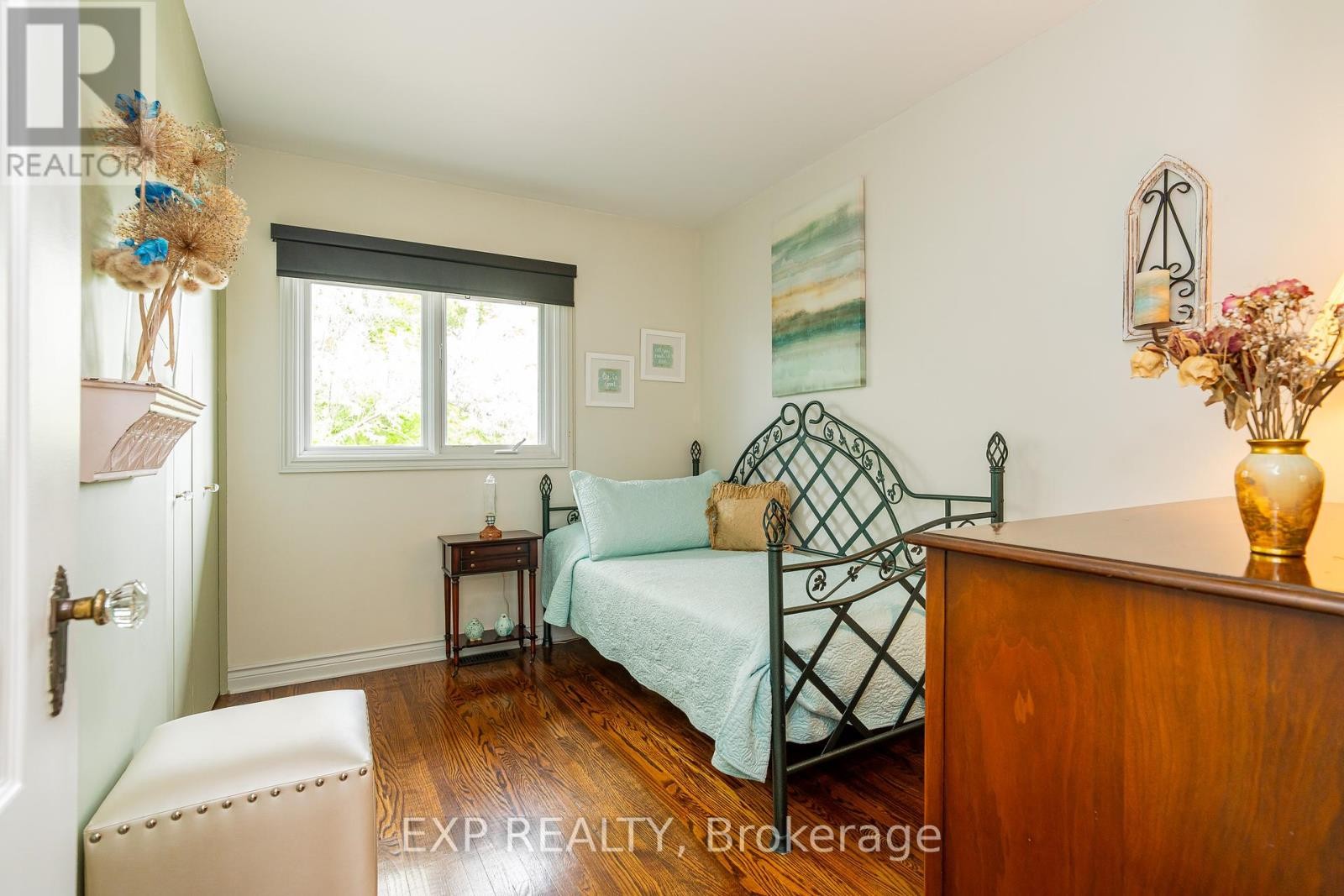 












1828 LORRAINE AVENUE

,
Ottawa,




Ontario
K1H6Z8

