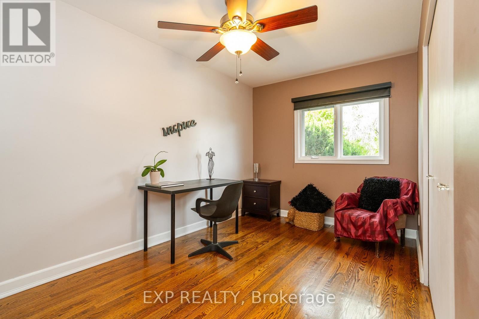












1828 LORRAINE AVENUE

,
Ottawa,




Ontario
K1H6Z8

