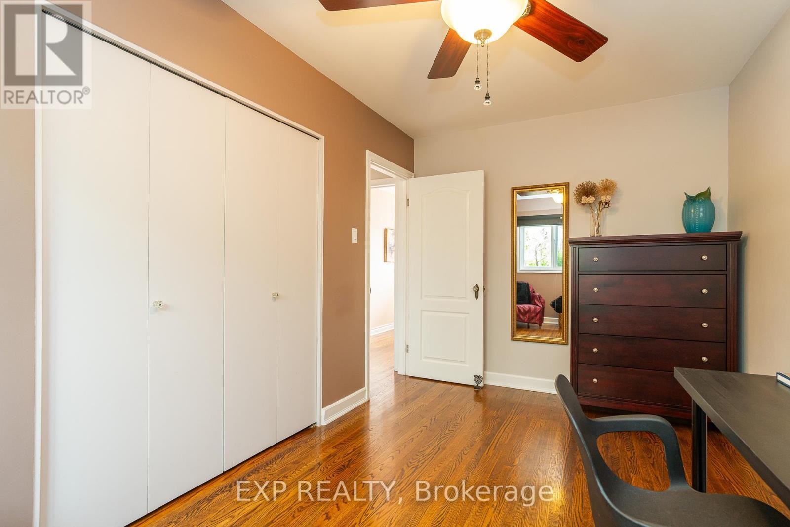 












1828 LORRAINE AVENUE

,
Ottawa,




Ontario
K1H6Z8

