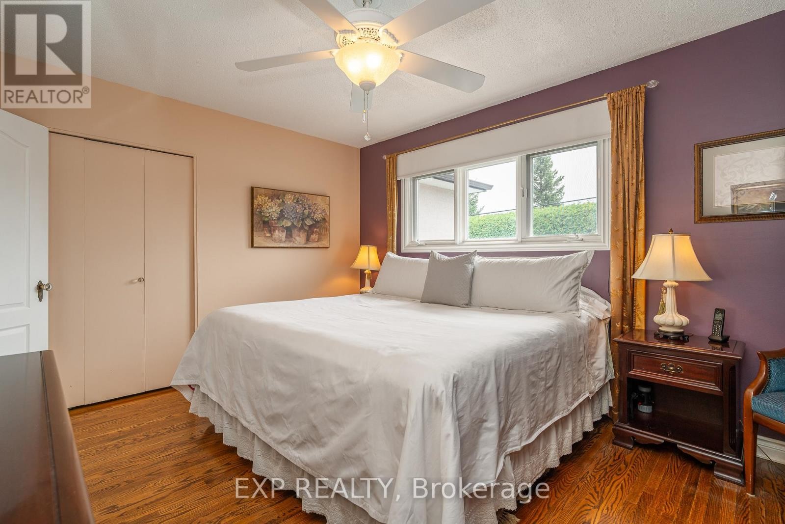 












1828 LORRAINE AVENUE

,
Ottawa,




Ontario
K1H6Z8

