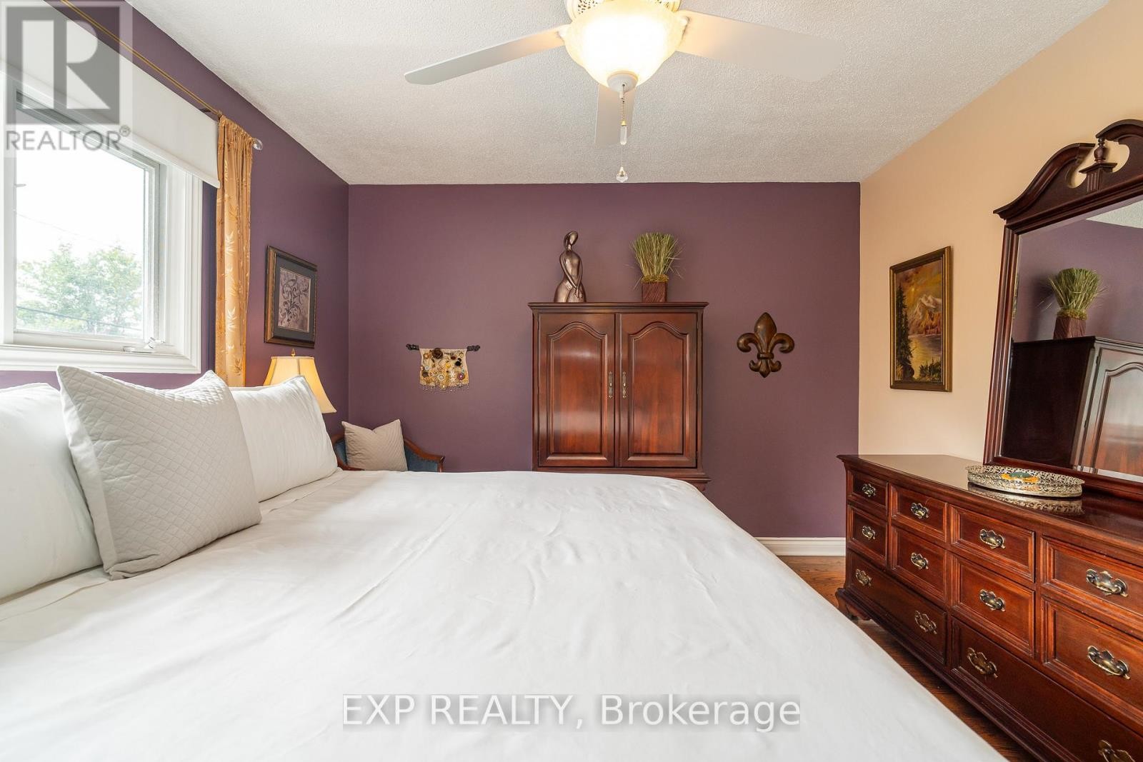 












1828 LORRAINE AVENUE

,
Ottawa,




Ontario
K1H6Z8

