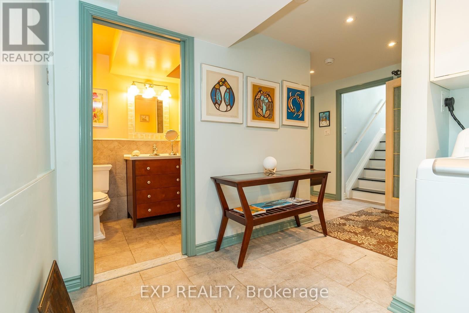 












1828 LORRAINE AVENUE

,
Ottawa,




Ontario
K1H6Z8

