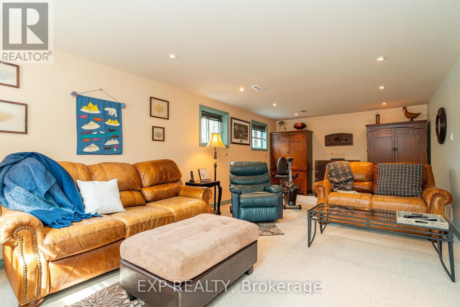 












1828 LORRAINE AVENUE

,
Ottawa,




Ontario
K1H6Z8

