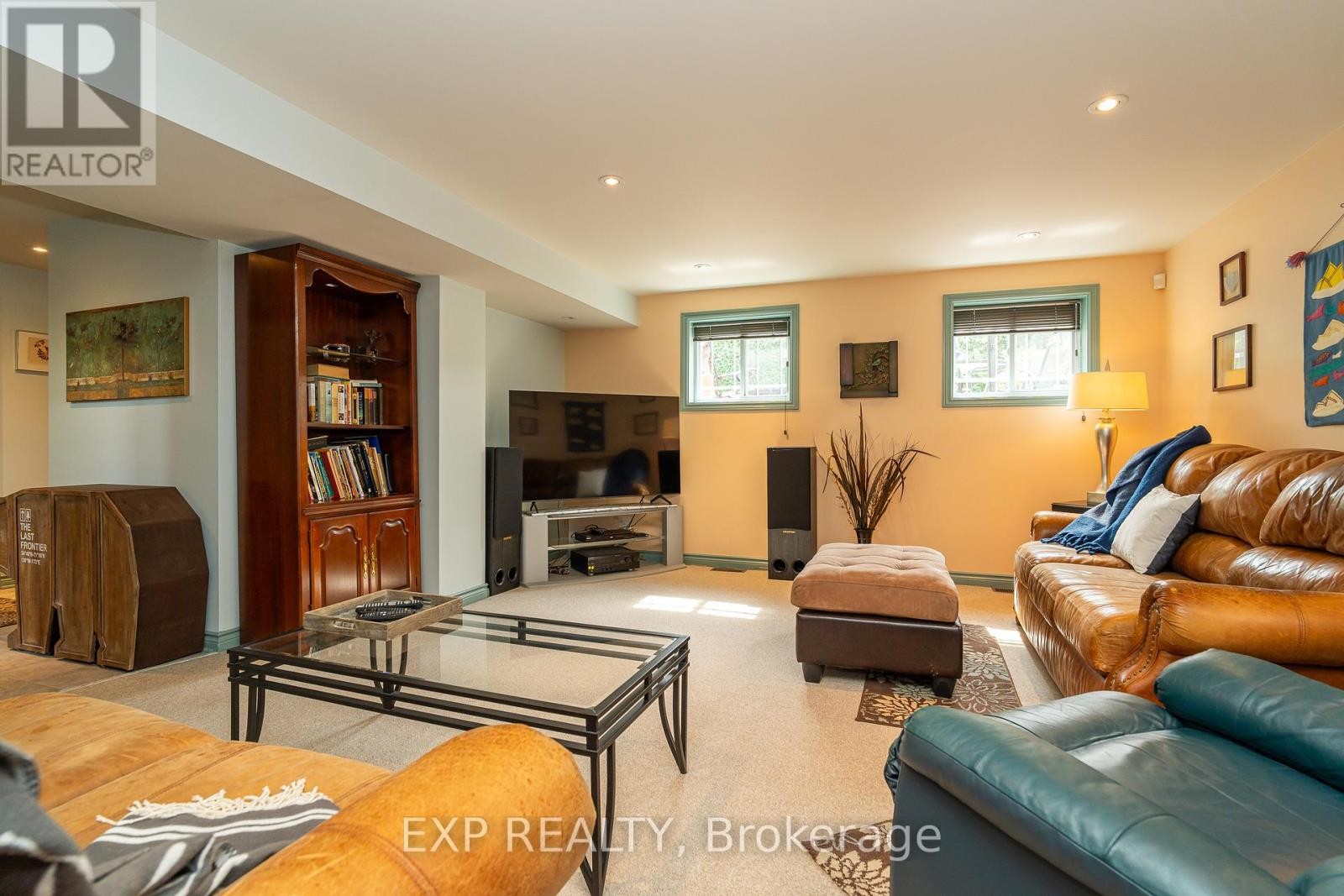 












1828 LORRAINE AVENUE

,
Ottawa,




Ontario
K1H6Z8

