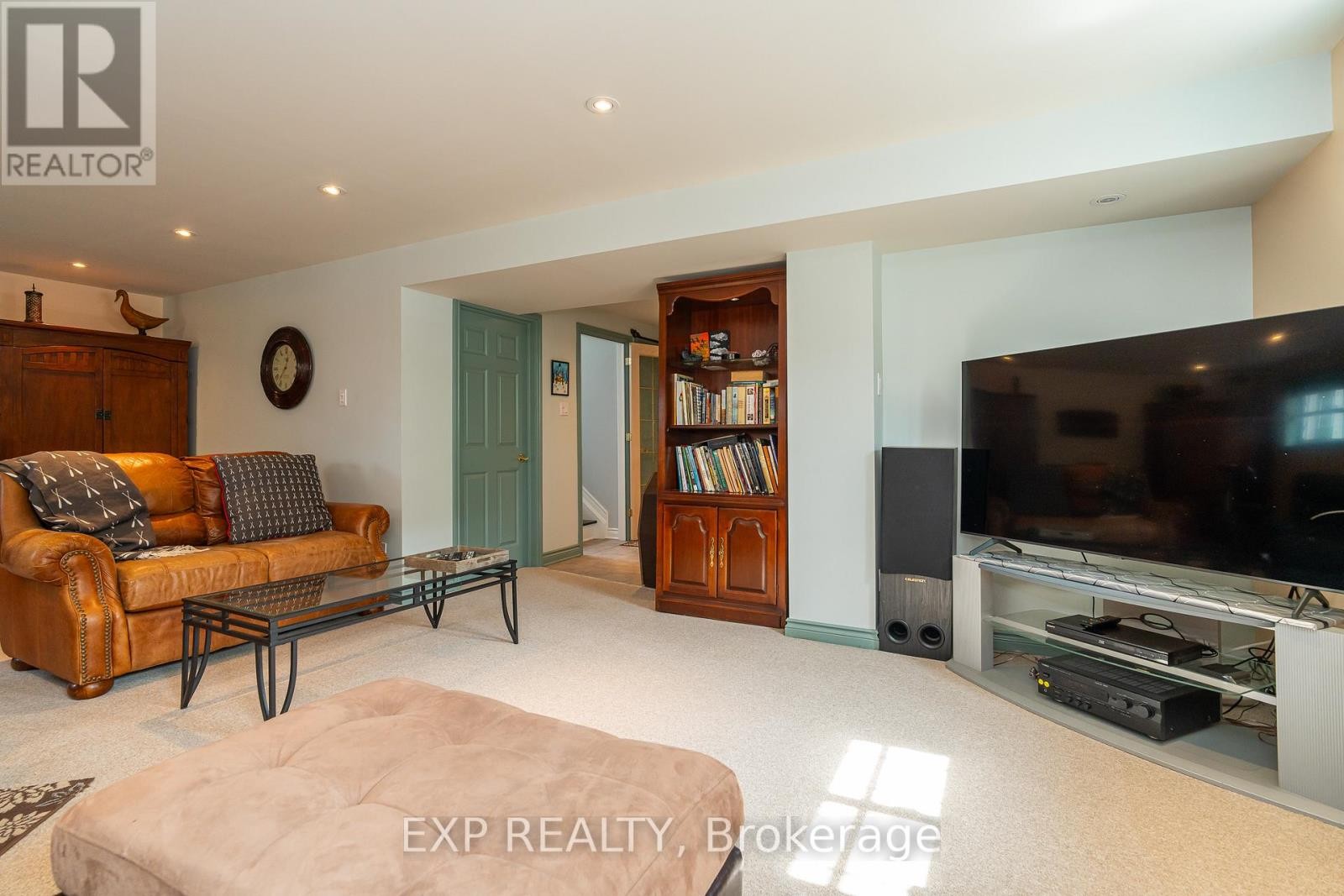 












1828 LORRAINE AVENUE

,
Ottawa,




Ontario
K1H6Z8


