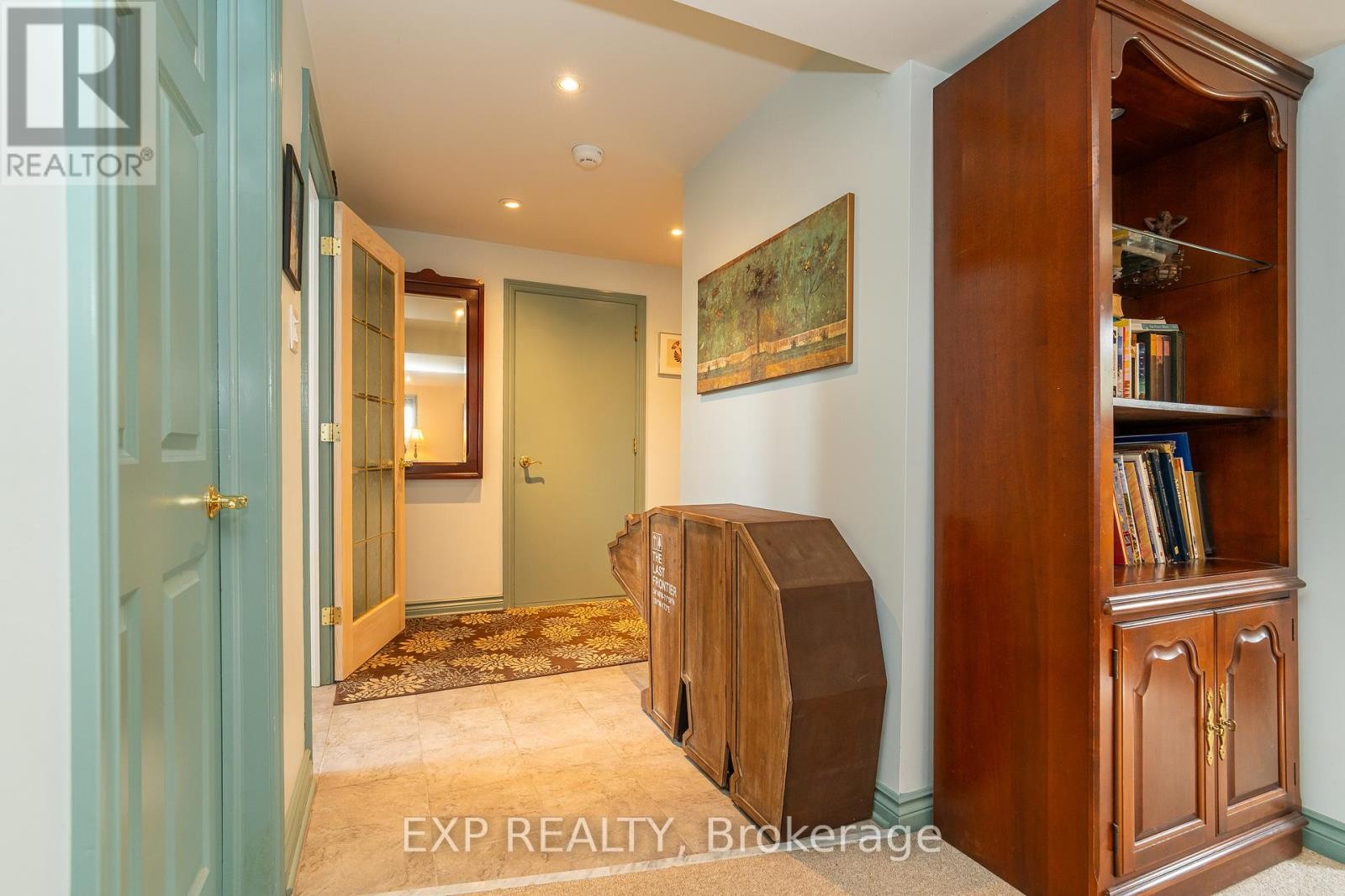 












1828 LORRAINE AVENUE

,
Ottawa,




Ontario
K1H6Z8

