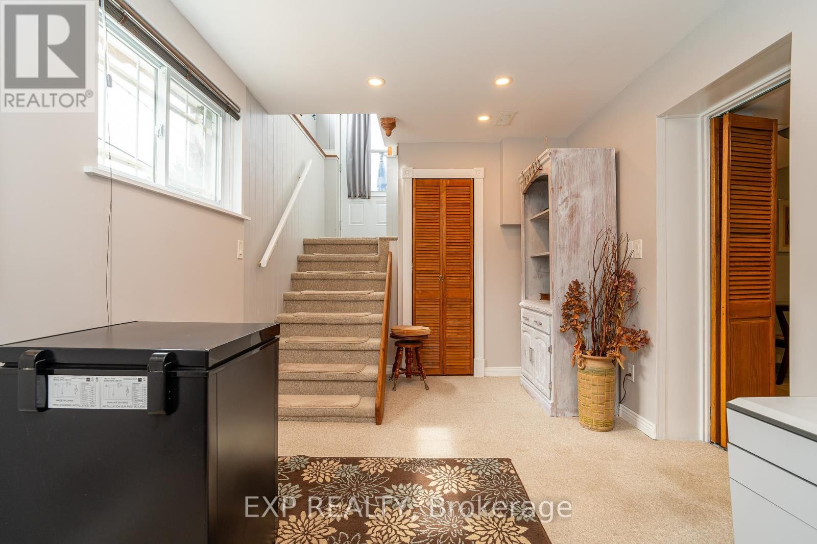 












1828 LORRAINE AVENUE

,
Ottawa,




Ontario
K1H6Z8


