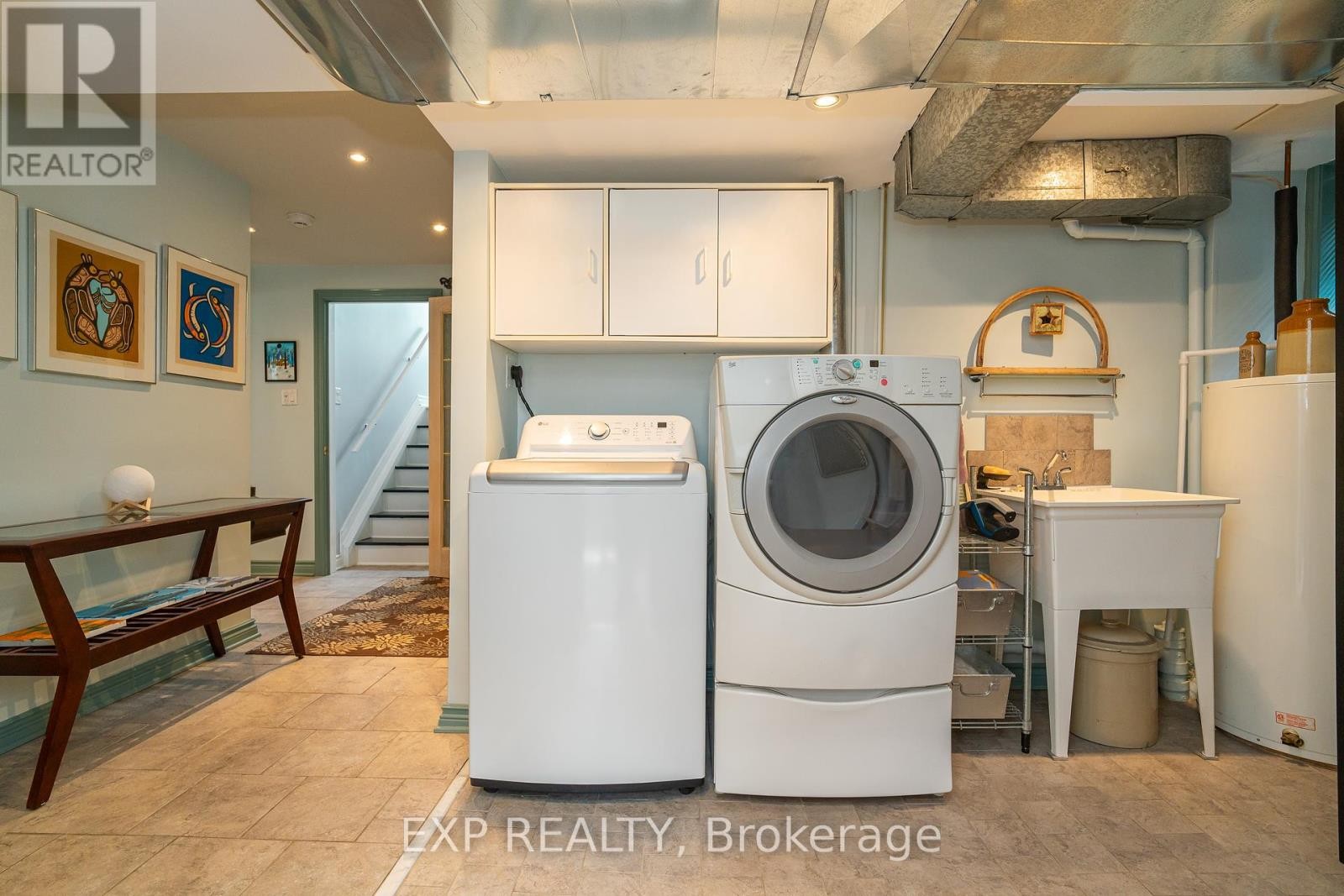 












1828 LORRAINE AVENUE

,
Ottawa,




Ontario
K1H6Z8

