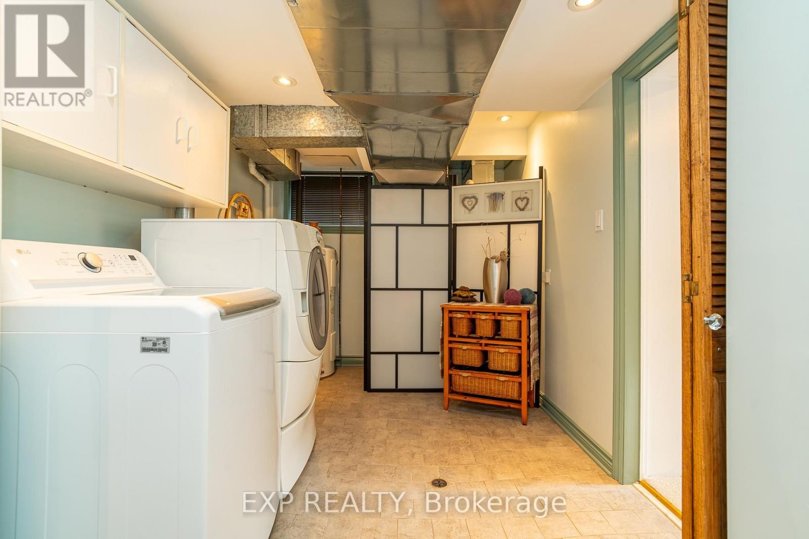 












1828 LORRAINE AVENUE

,
Ottawa,




Ontario
K1H6Z8

