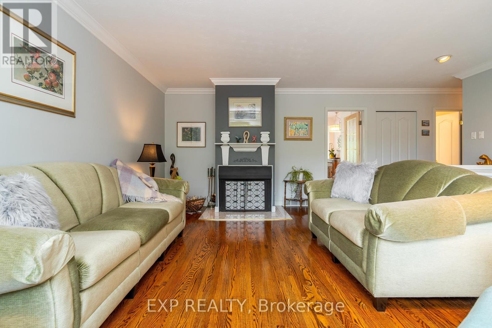 












1828 LORRAINE AVENUE

,
Ottawa,




Ontario
K1H6Z8

