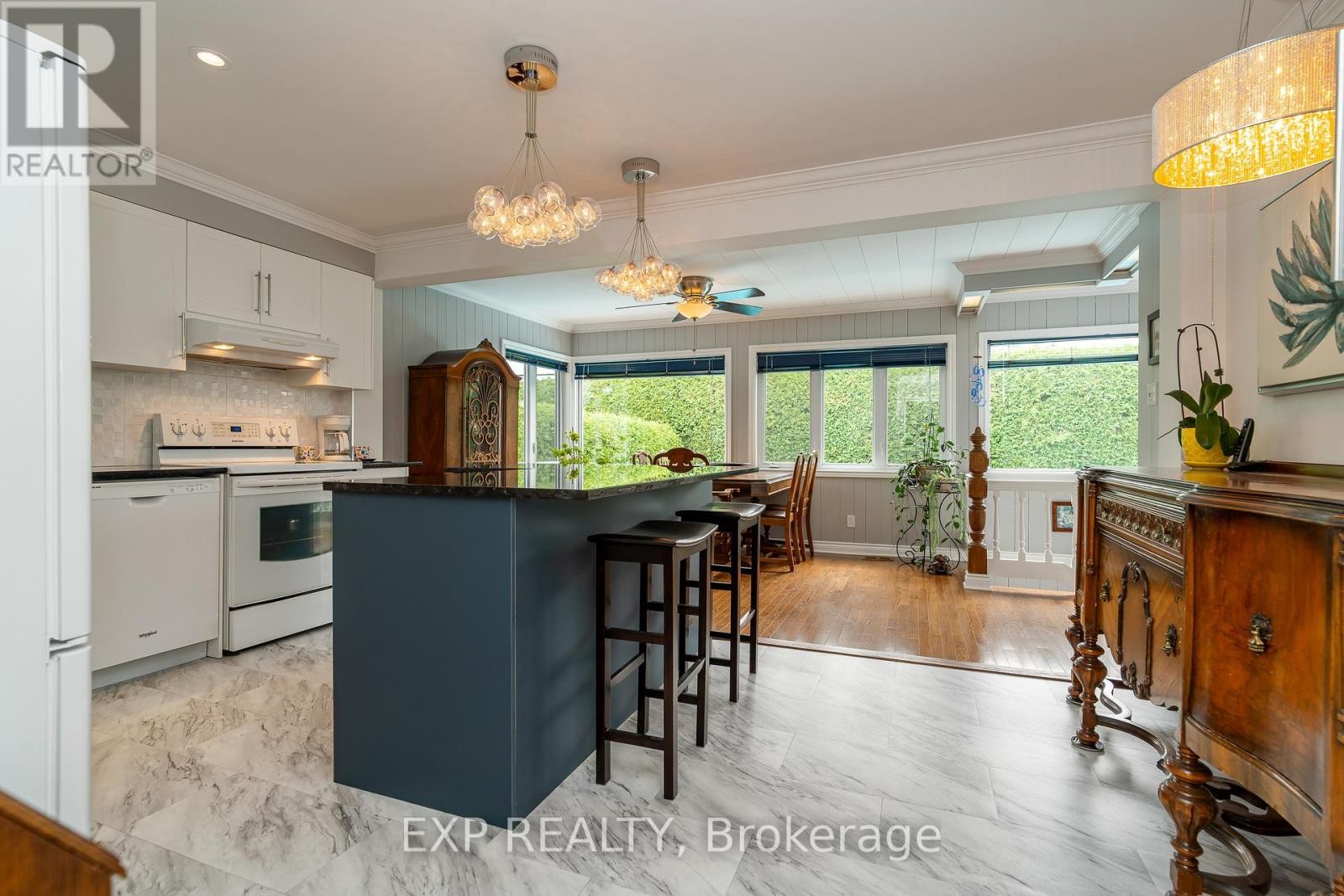 












1828 LORRAINE AVENUE

,
Ottawa,




Ontario
K1H6Z8

