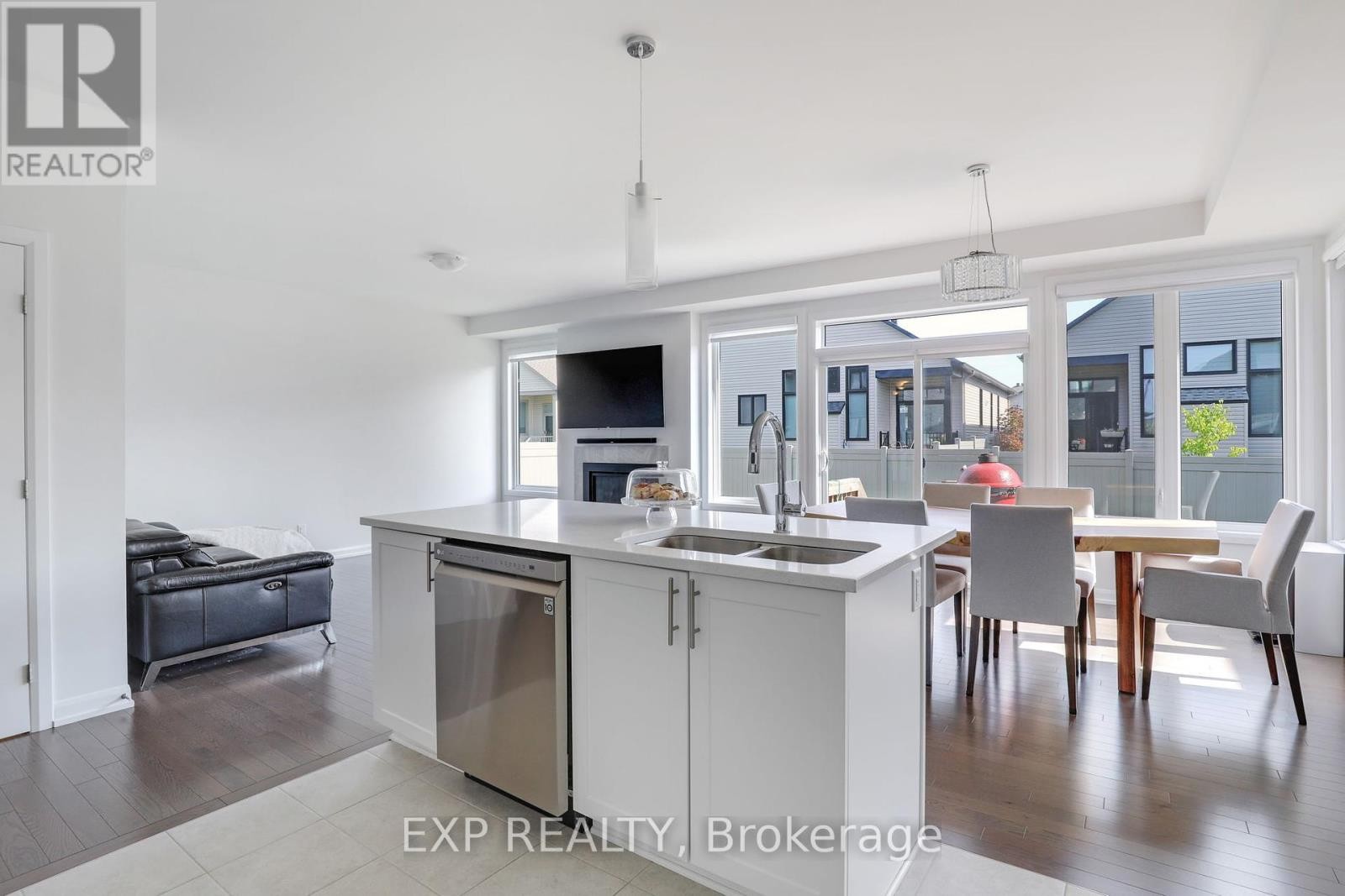 












418 STERLING AVENUE

,
Clarence-Rockland,




Ontario
K4K0M5

