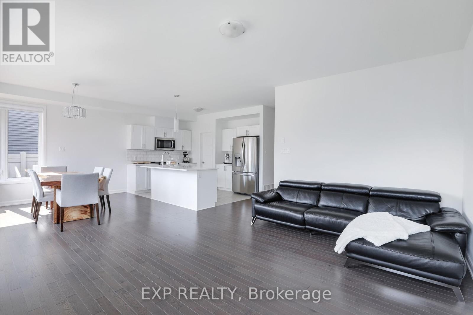 












418 STERLING AVENUE

,
Clarence-Rockland,




Ontario
K4K0M5


