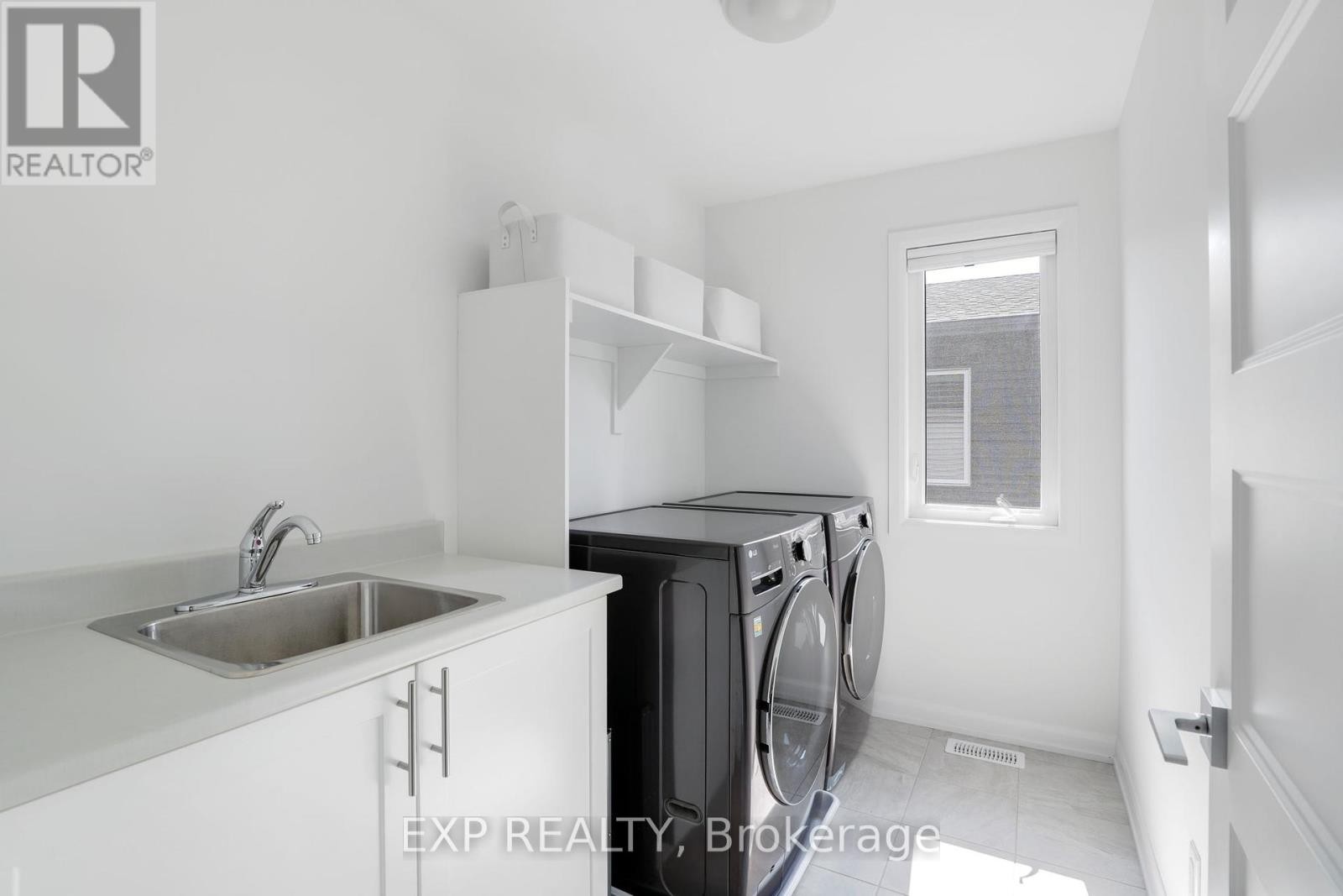 












418 STERLING AVENUE

,
Clarence-Rockland,




Ontario
K4K0M5

