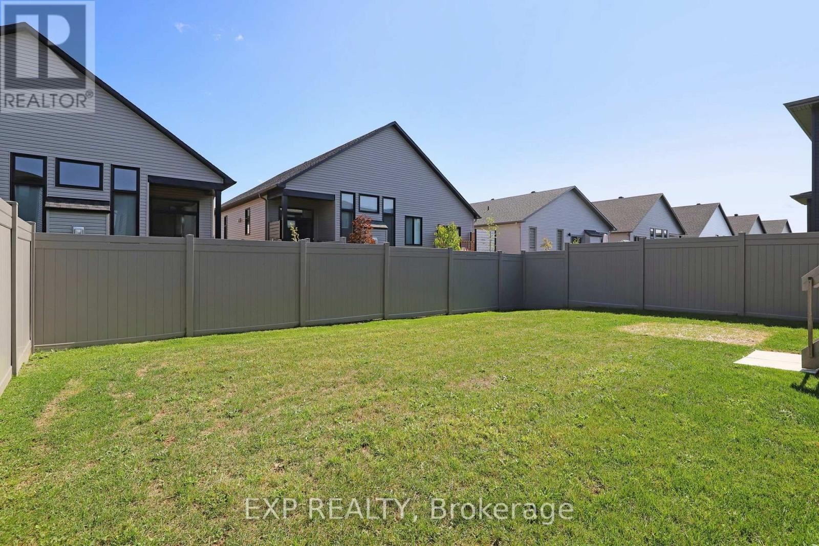 












418 STERLING AVENUE

,
Clarence-Rockland,




Ontario
K4K0M5

