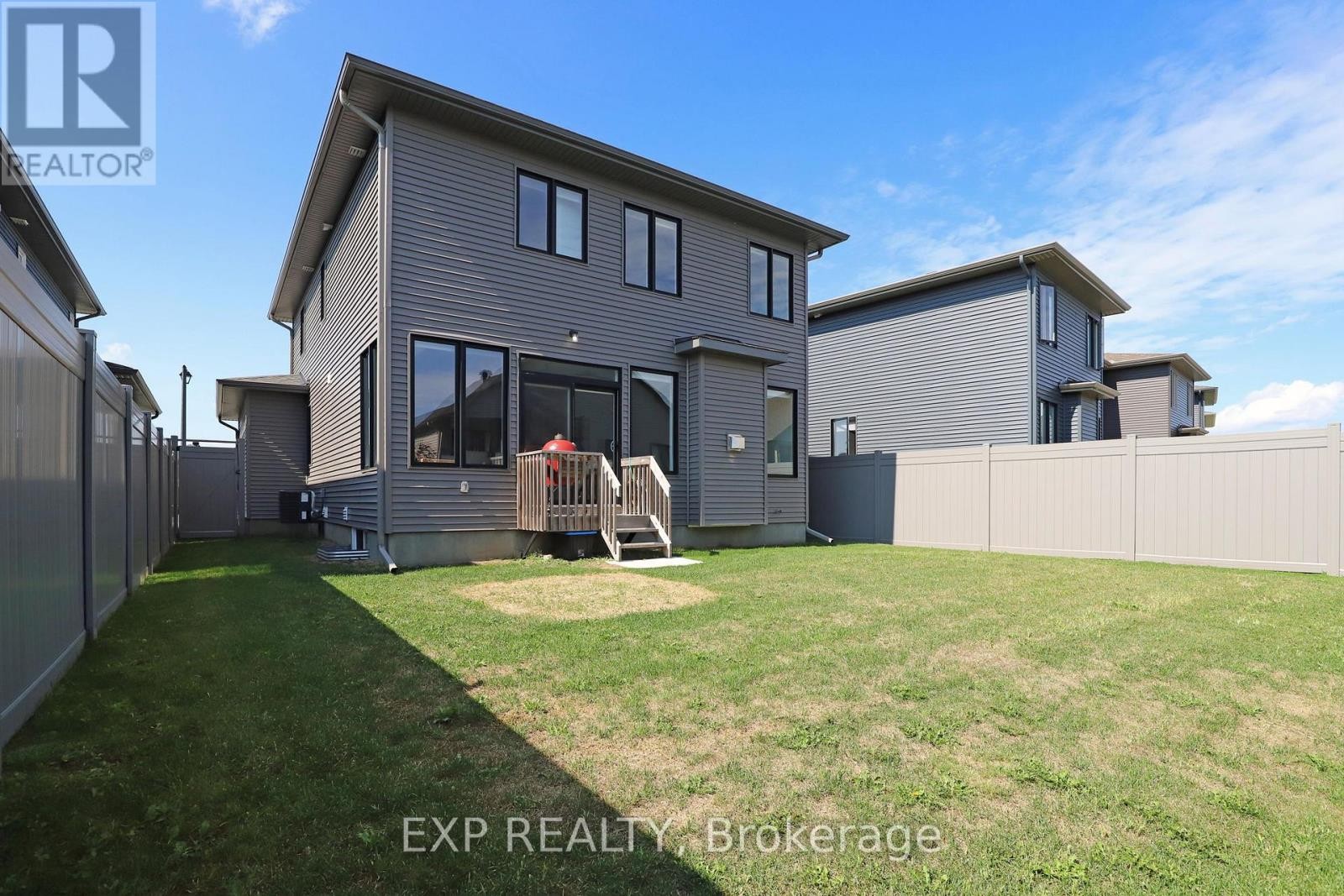 












418 STERLING AVENUE

,
Clarence-Rockland,




Ontario
K4K0M5

