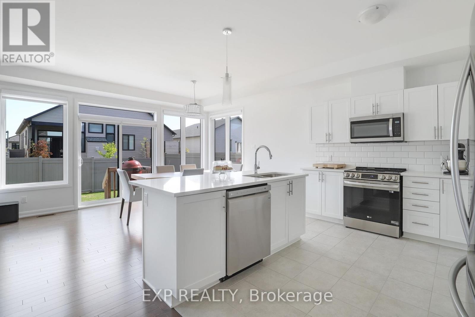












418 STERLING AVENUE

,
Clarence-Rockland,




Ontario
K4K0M5

