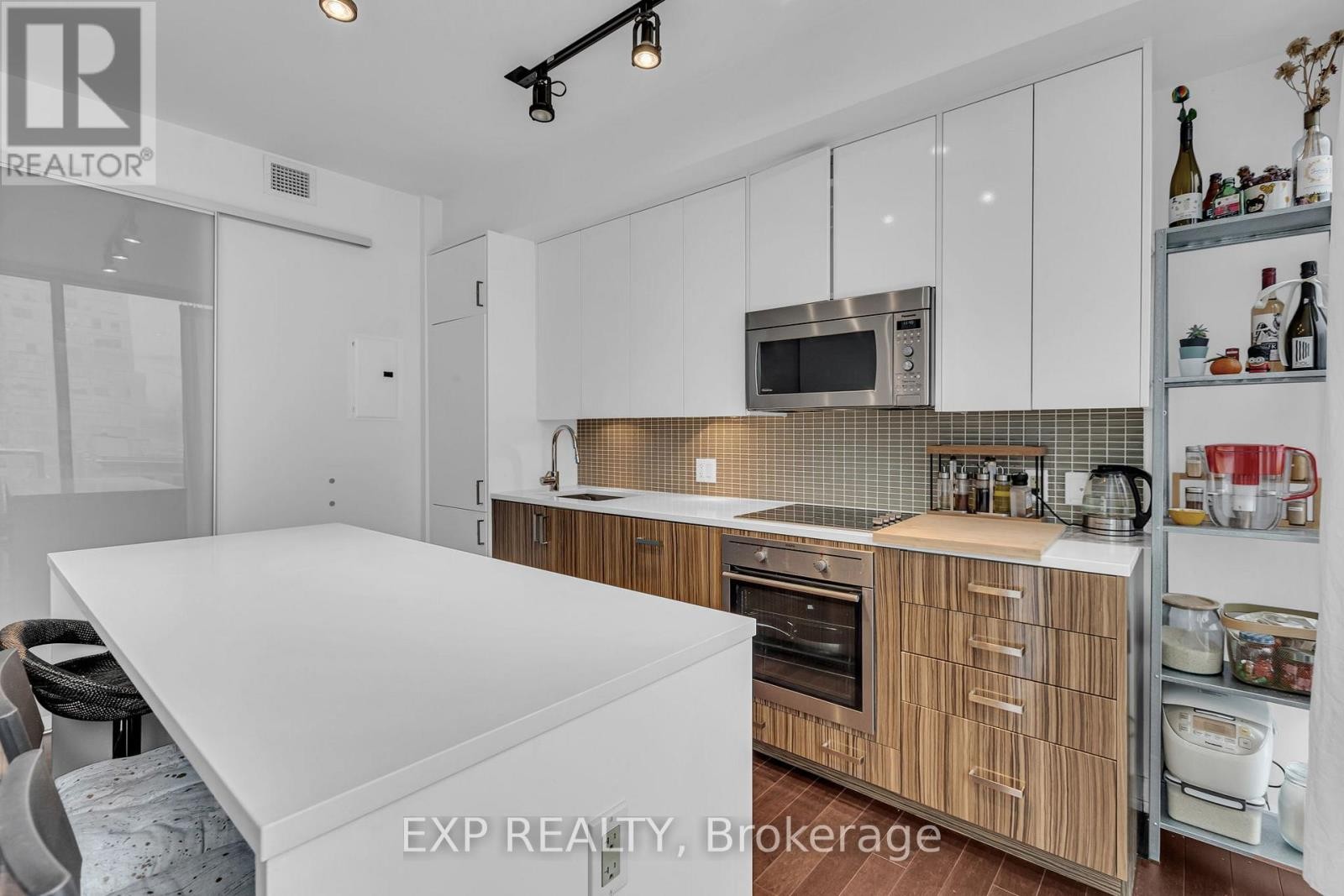 












812 - 300 LISGAR STREET

,
Ottawa,




Ontario
K2P0E2

