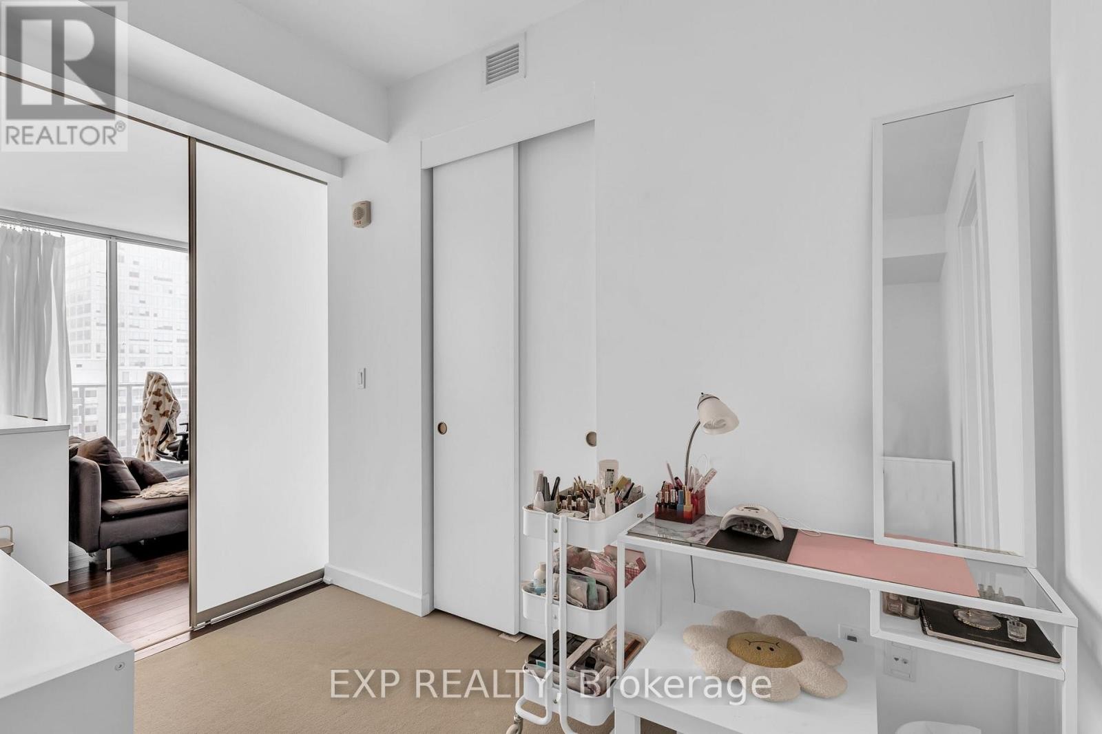 












812 - 300 LISGAR STREET

,
Ottawa,




Ontario
K2P0E2

