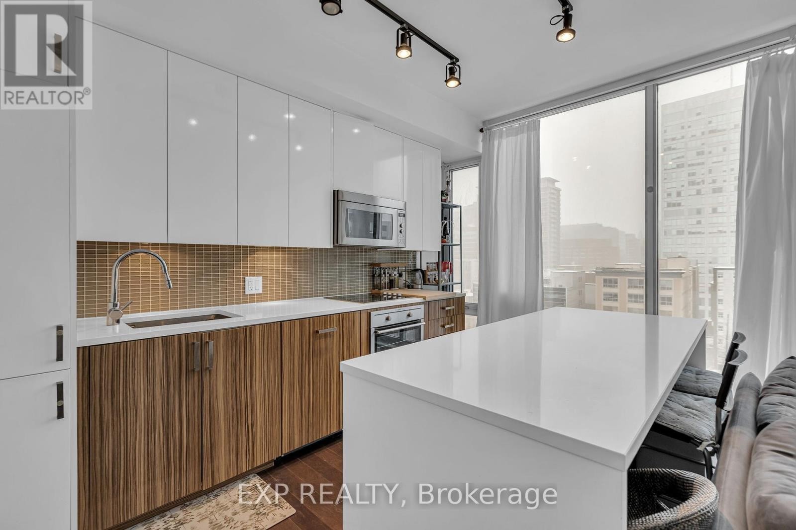 












812 - 300 LISGAR STREET

,
Ottawa,




Ontario
K2P0E2

