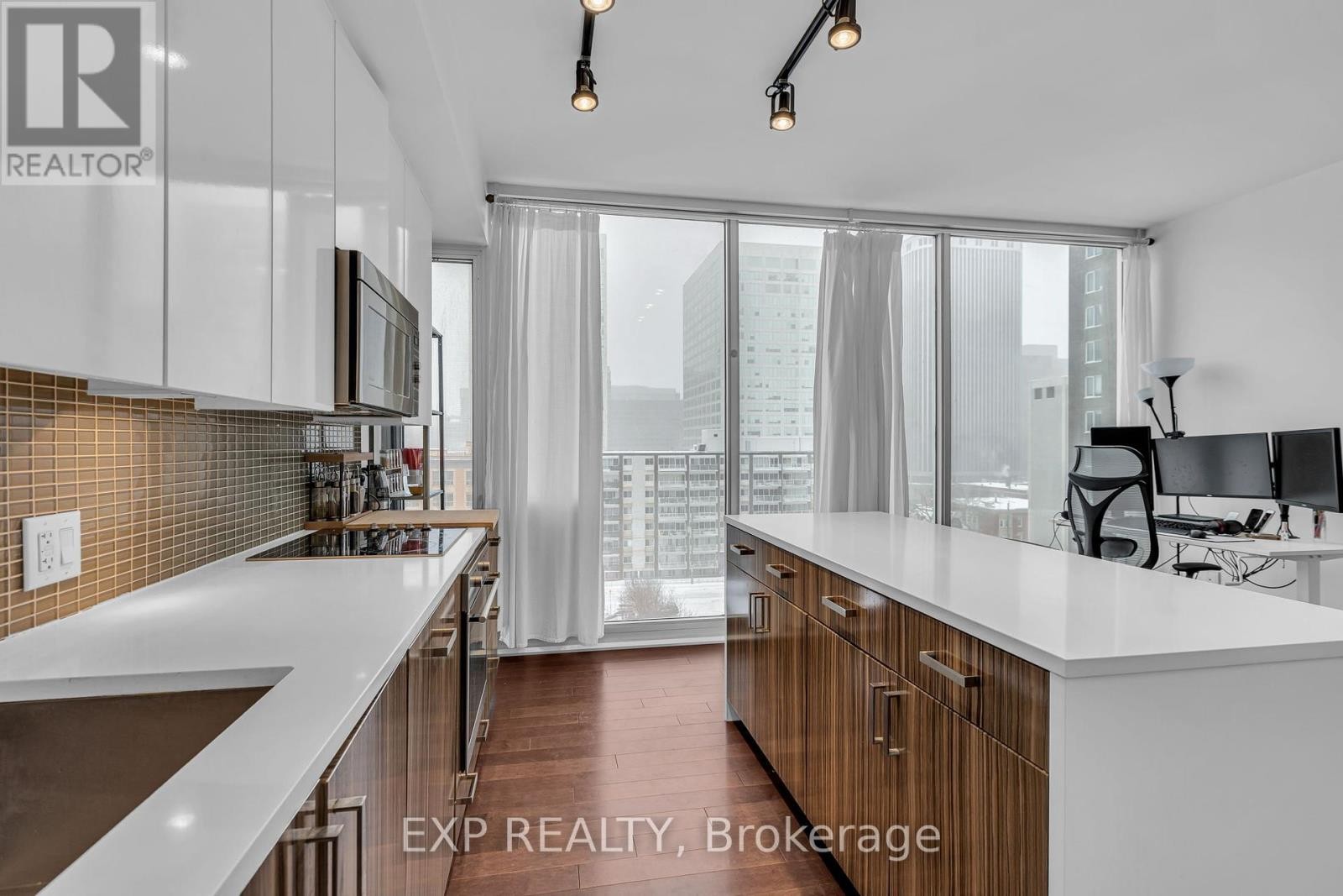 












812 - 300 LISGAR STREET

,
Ottawa,




Ontario
K2P0E2

