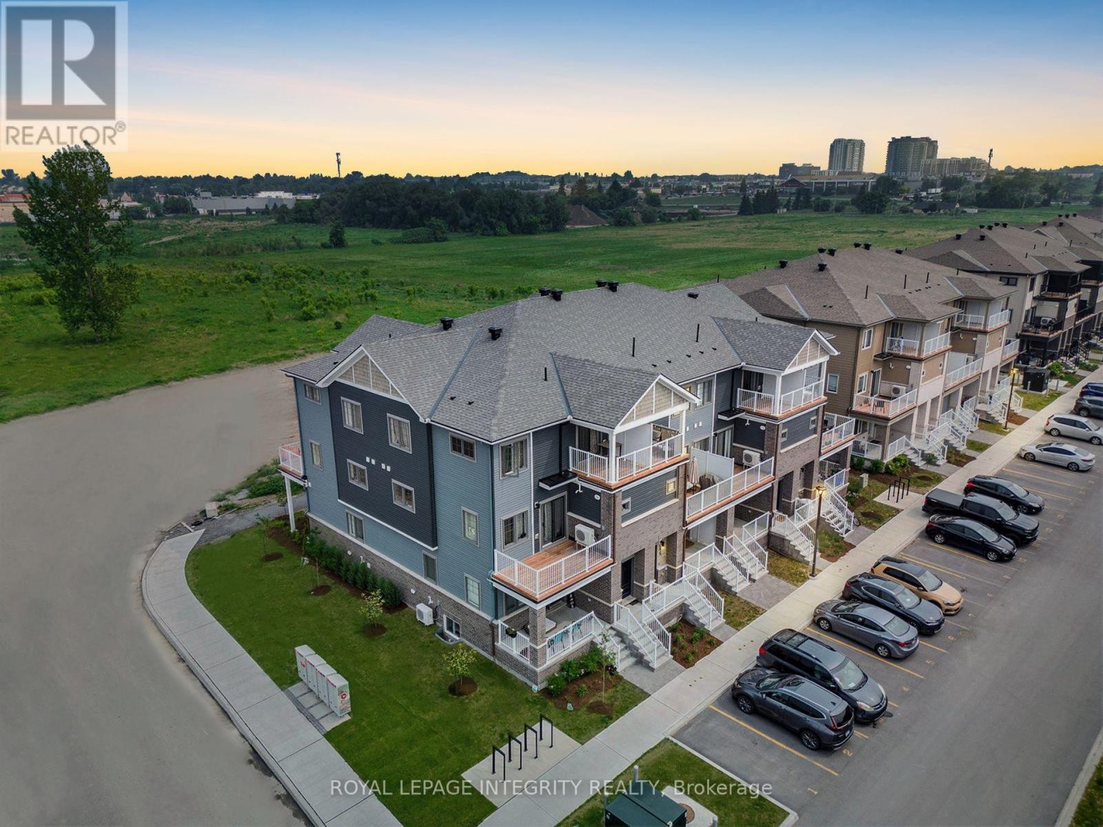 












705 CHROMITE PRIVATE

,
Ottawa,




Ontario
K2J7J2

