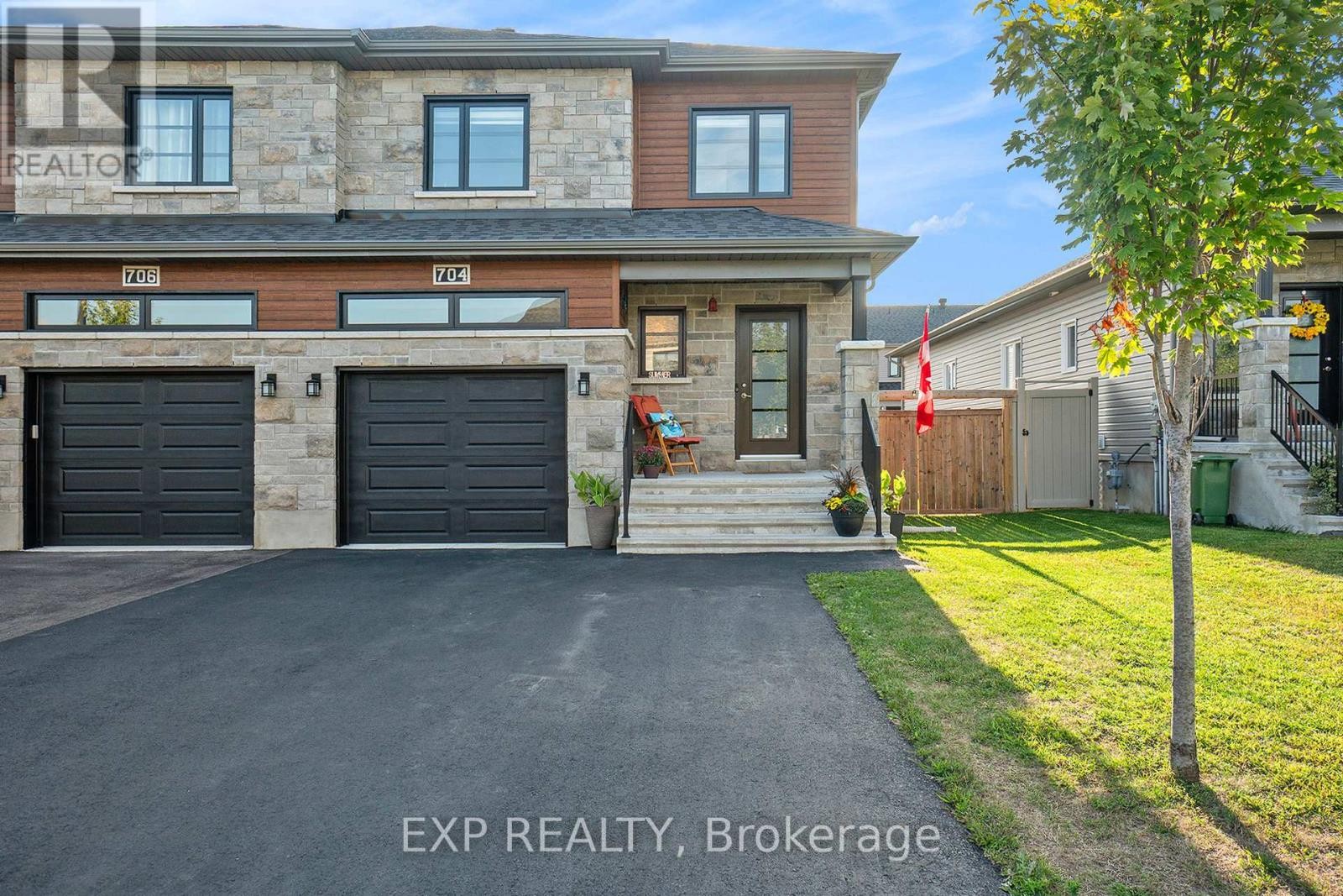 












704 AZURE STREET

,
Russell,




Ontario
K4R1E5

