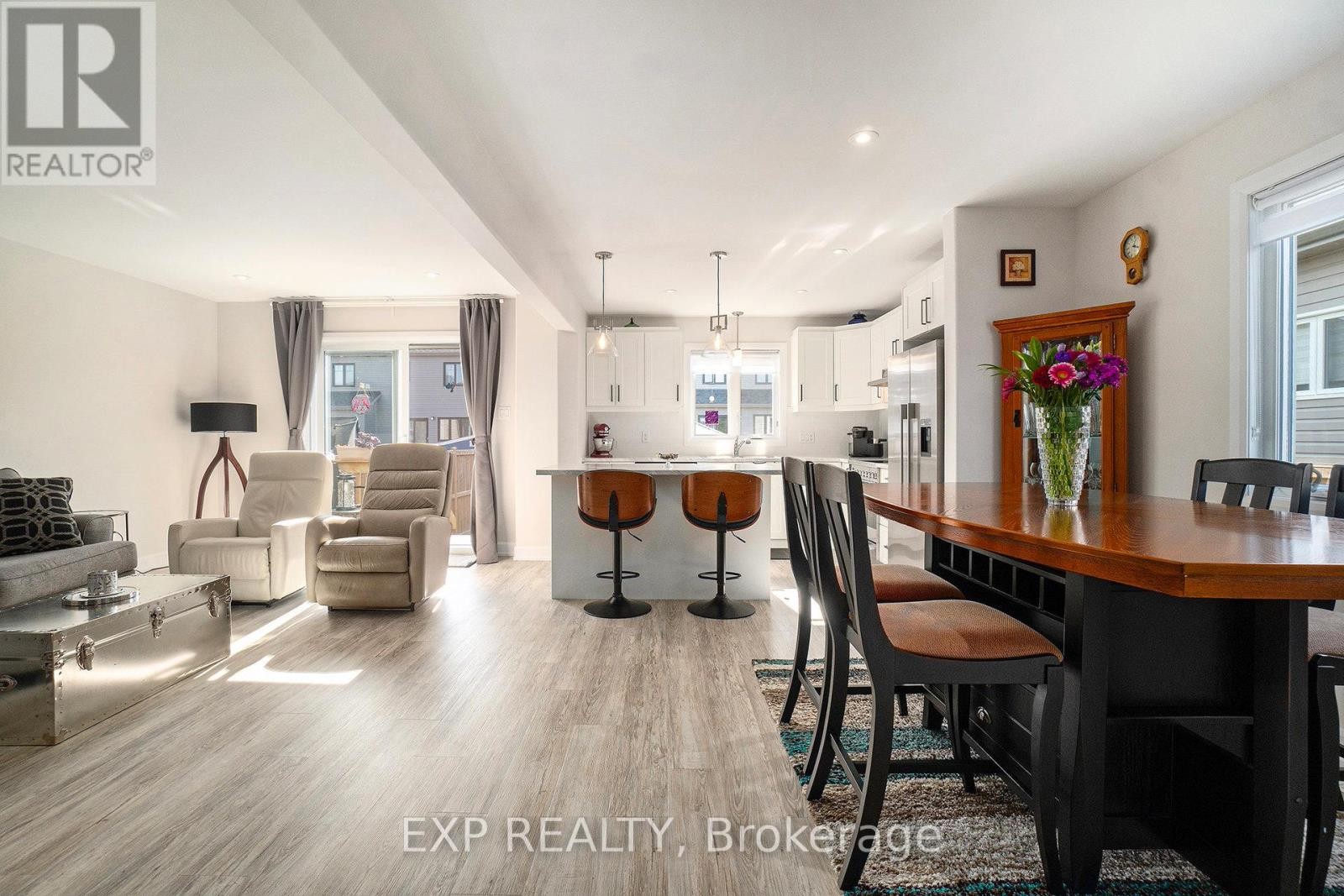 












704 AZURE STREET

,
Russell,




Ontario
K4R1E5

