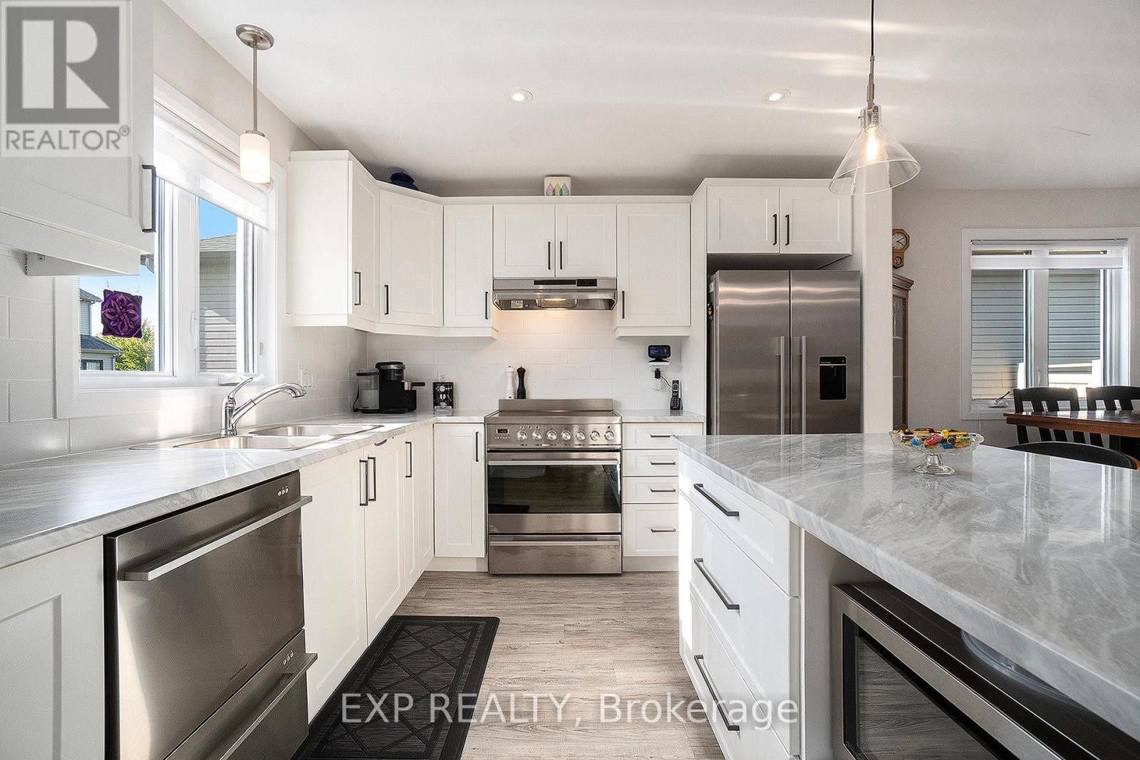












704 AZURE STREET

,
Russell,




Ontario
K4R1E5


