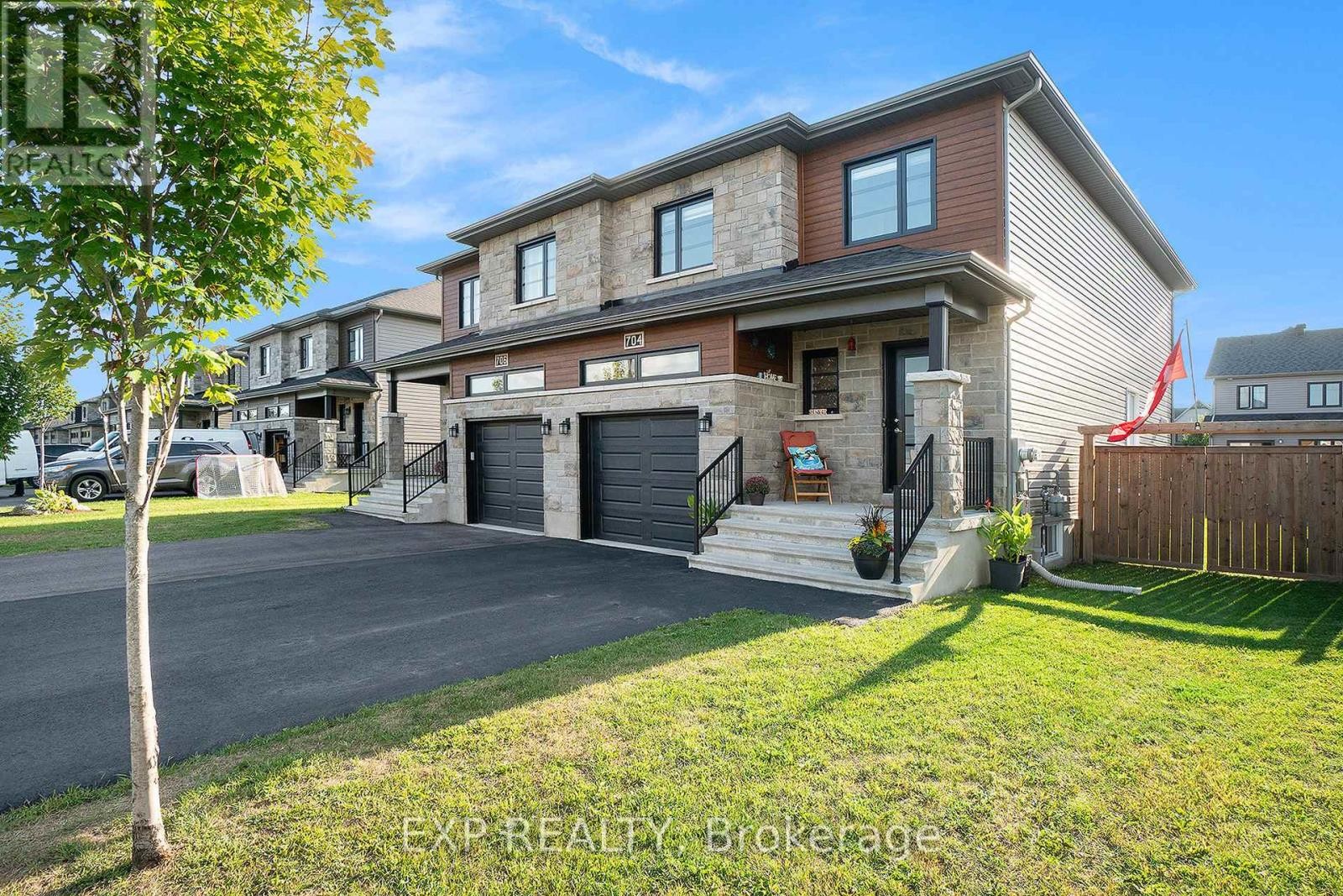 












704 AZURE STREET

,
Russell,




Ontario
K4R1E5

