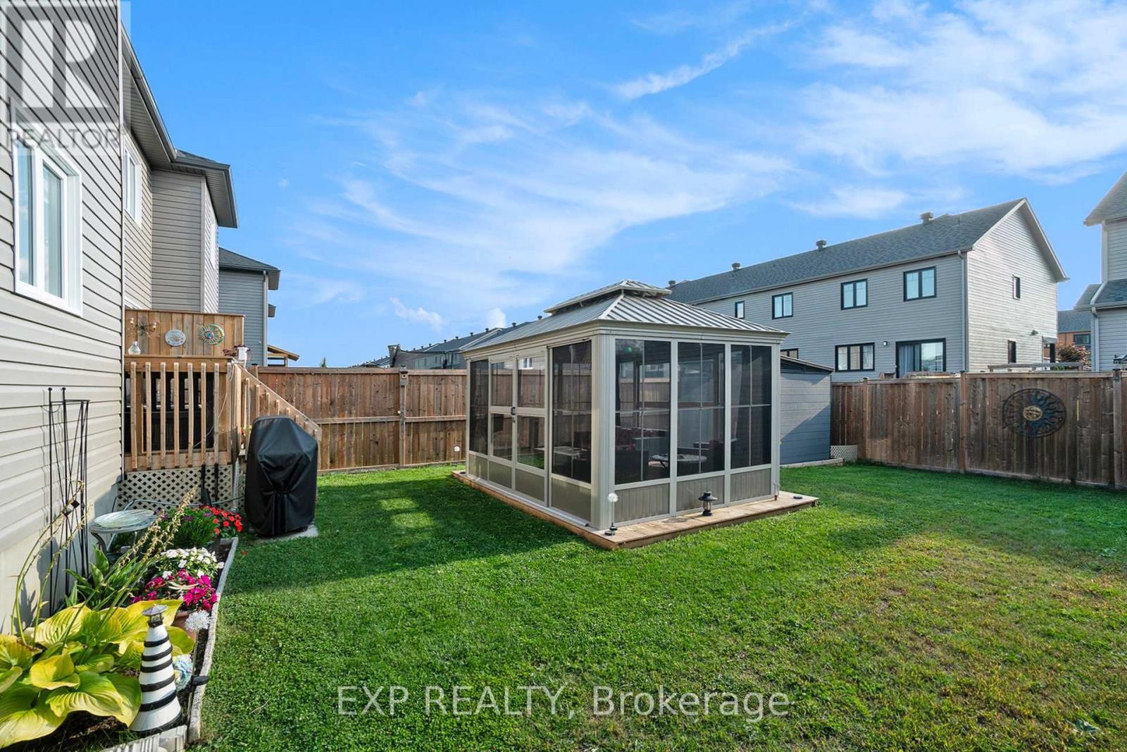 












704 AZURE STREET

,
Russell,




Ontario
K4R1E5

