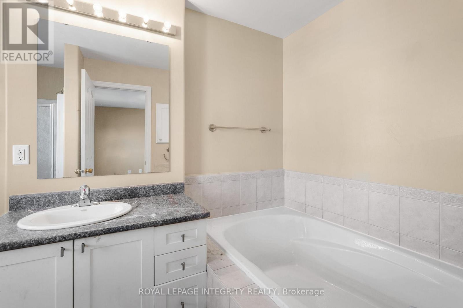 












1899 ARROWGRASS WAY

,
Ottawa,




Ontario
K4A0E3

