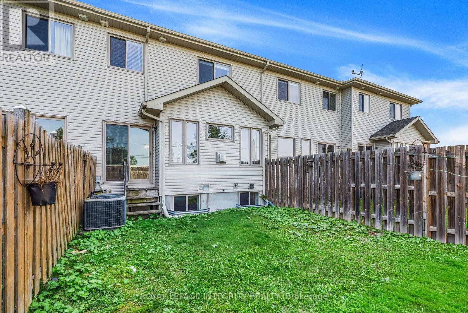 












1899 ARROWGRASS WAY

,
Ottawa,




Ontario
K4A0E3

