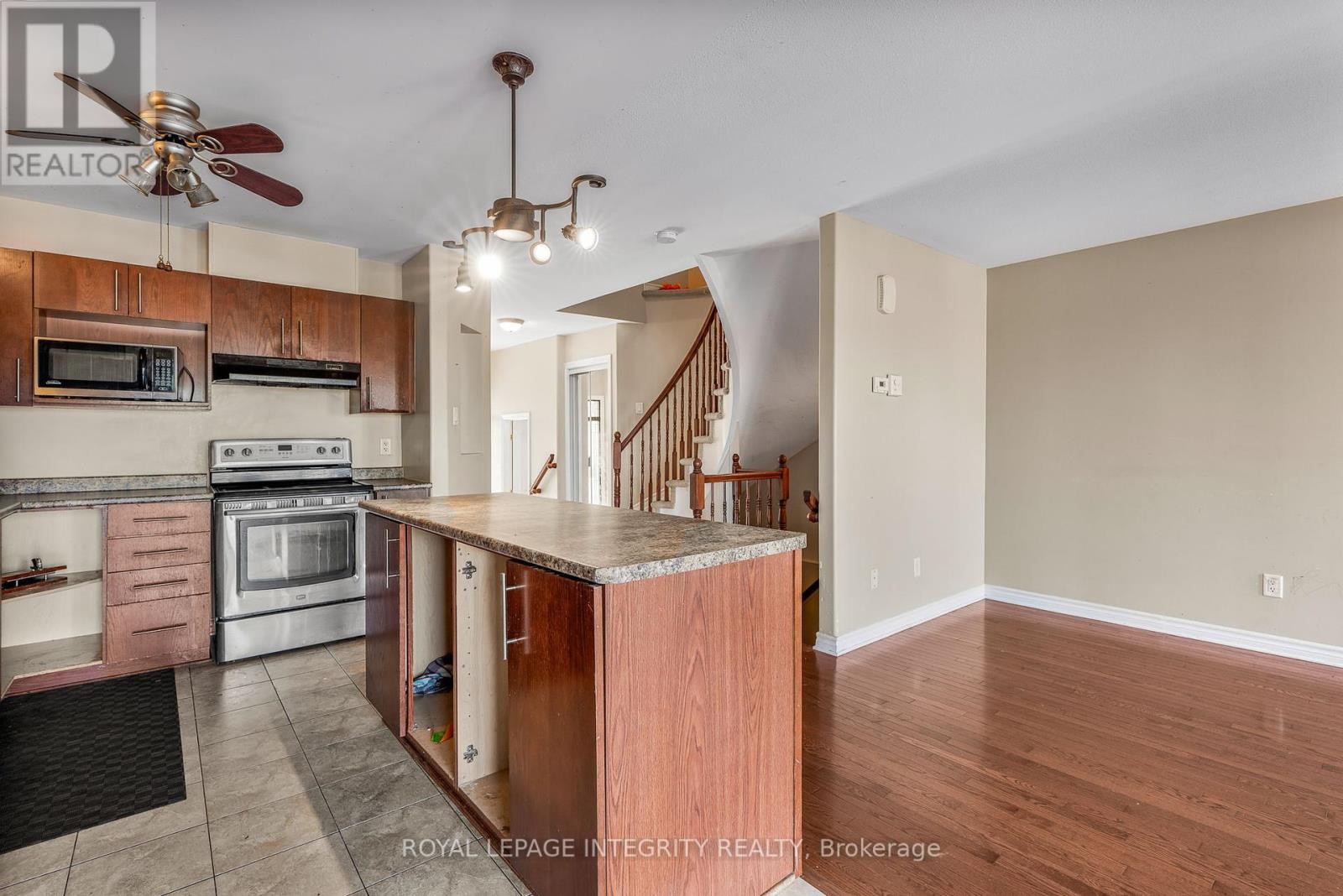 












1899 ARROWGRASS WAY

,
Ottawa,




Ontario
K4A0E3

