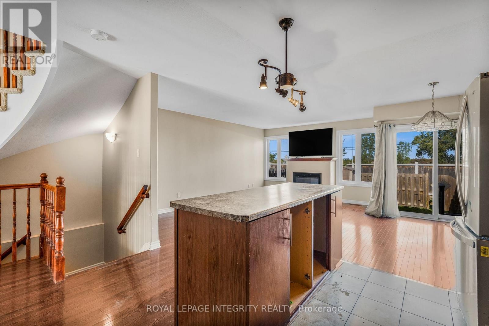












1899 ARROWGRASS WAY

,
Ottawa,




Ontario
K4A0E3

