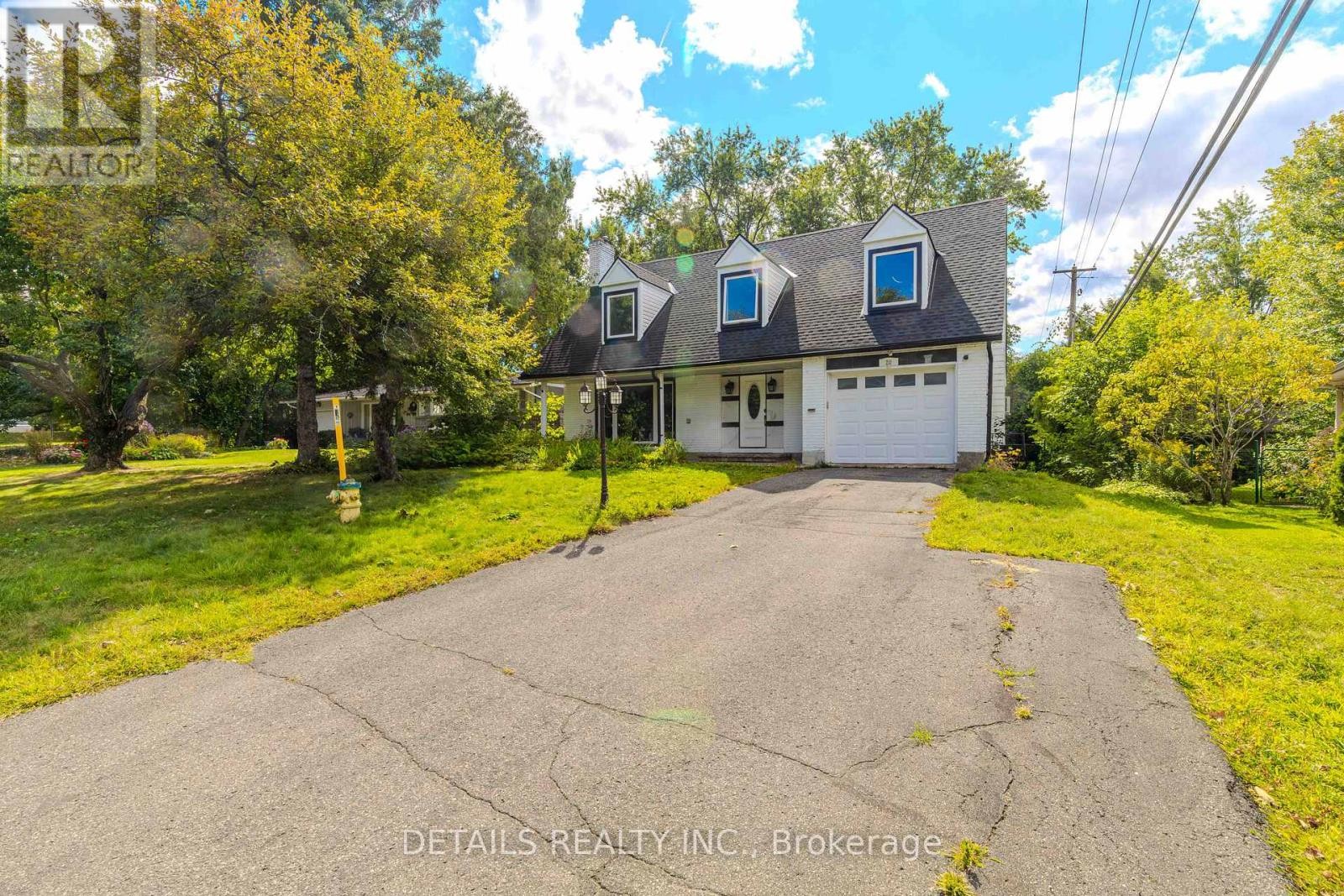 












20 TRILLIUM AVENUE E

,
Ottawa,




Ontario
K2E5M9

