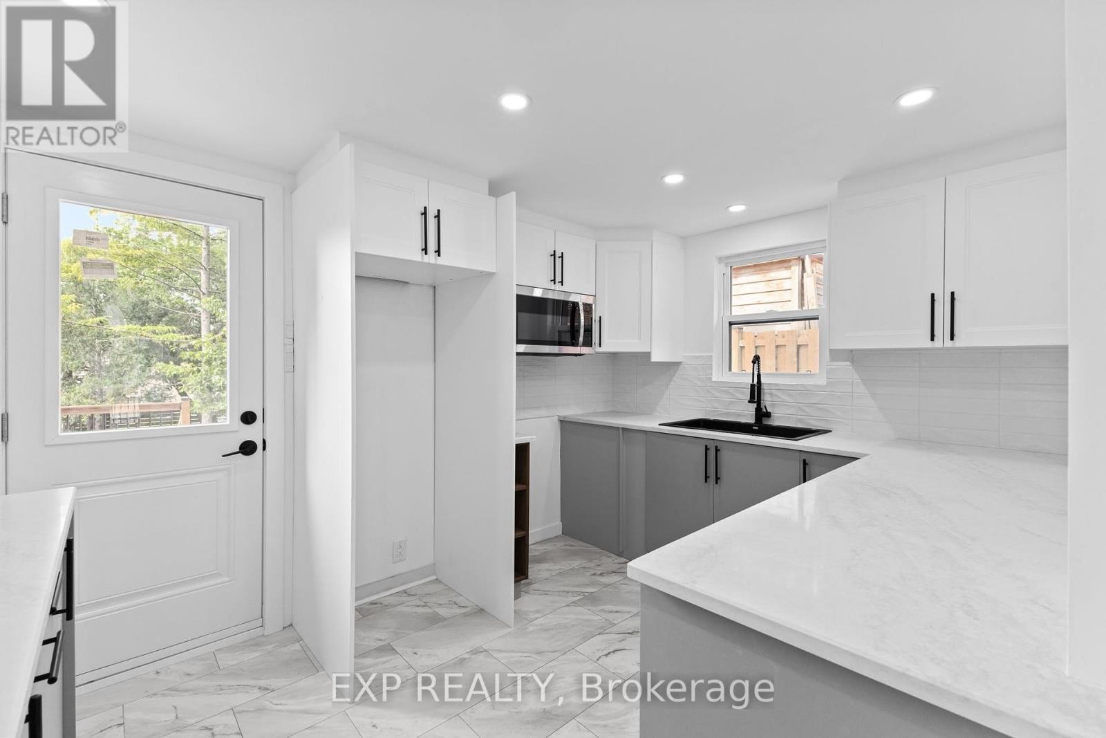 












145 WILLOW STREET

,
Ottawa,




Ontario
K1R6W2

