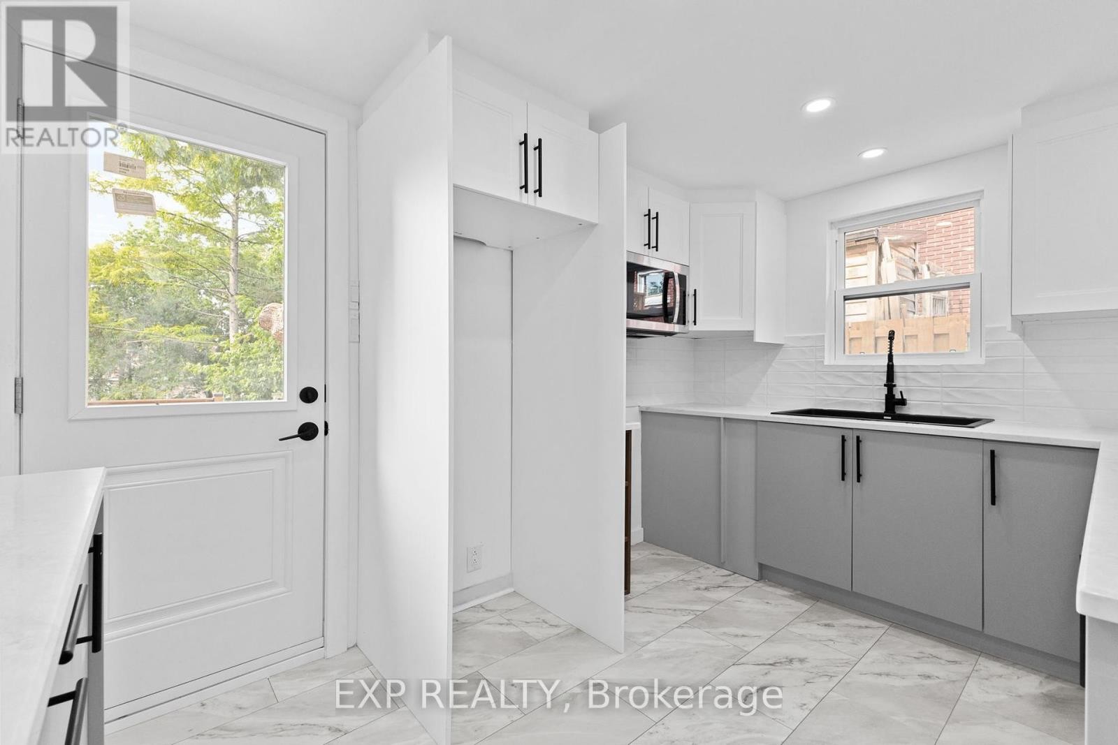 












145 WILLOW STREET

,
Ottawa,




Ontario
K1R6W2

