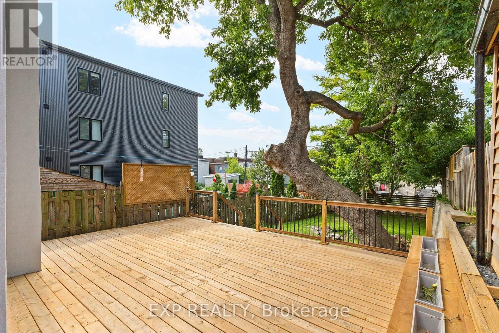 












145 WILLOW STREET

,
Ottawa,




Ontario
K1R6W2

