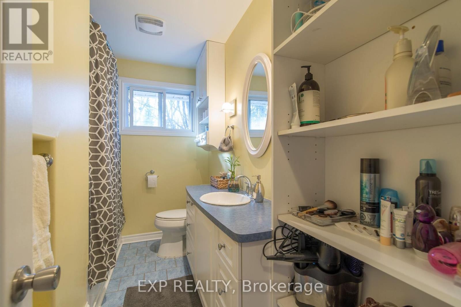 












1240 ADIRONDACK DRIVE

,
Ottawa,




Ontario
K2C2V3

